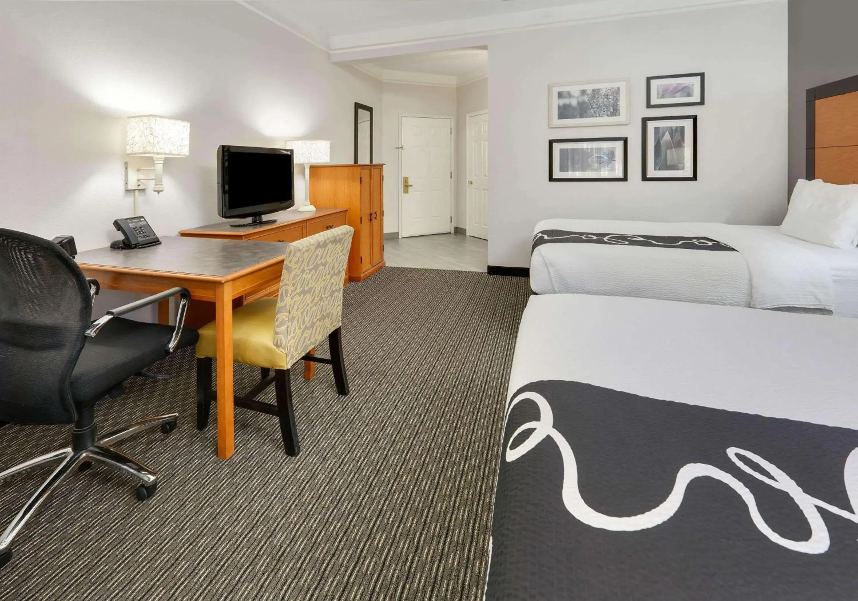 Double Room with Two Double Beds in La Quinta by Wyndham Dallas - Addison Galleria Double Room with Two Double Beds in La Quinta by Wyndham Dallas - Addison Galleria