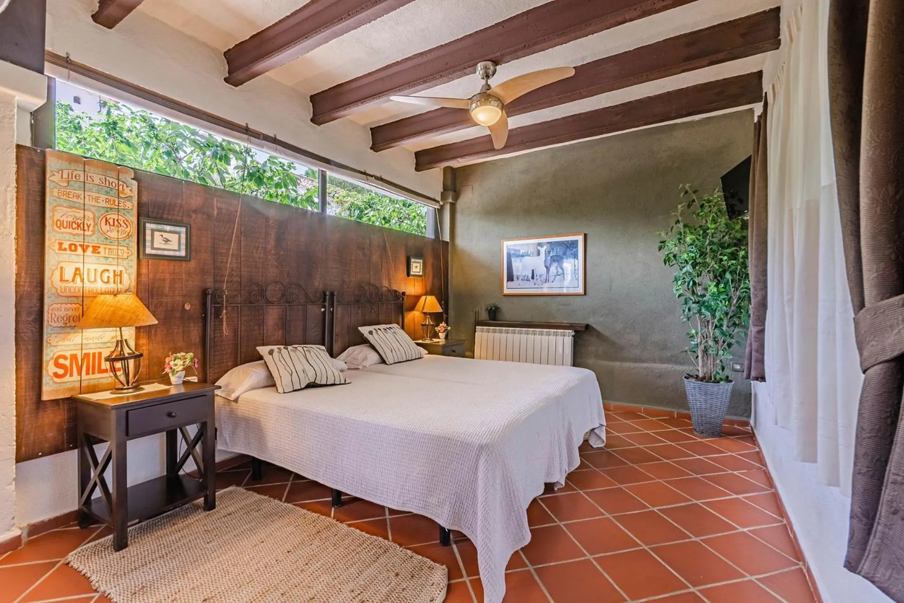 Photo of the whole room, Bed in Comarquinal Bioresort Penedes