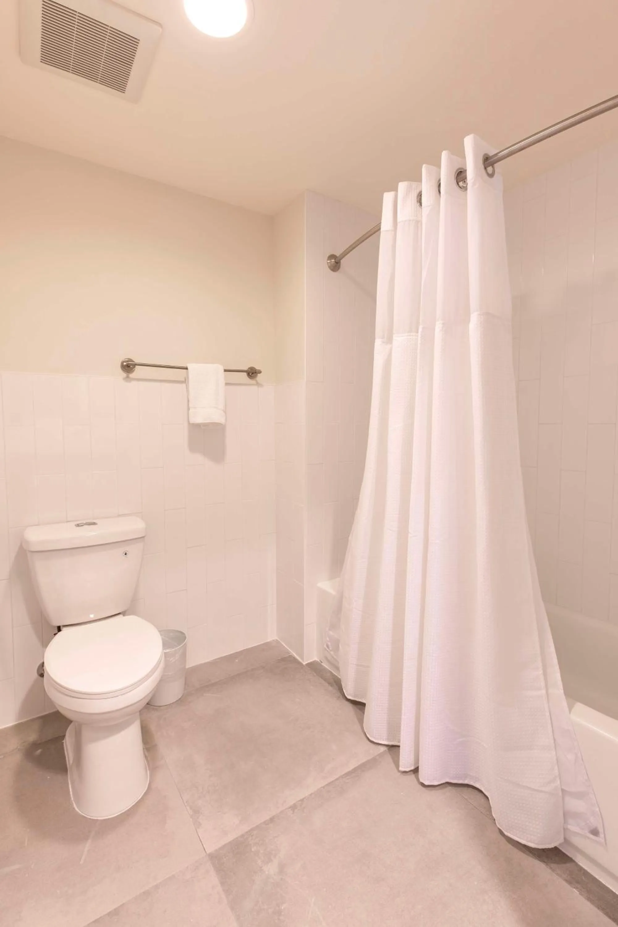 Bathroom in Homewood Suites by Hilton Palm Beach Gardens