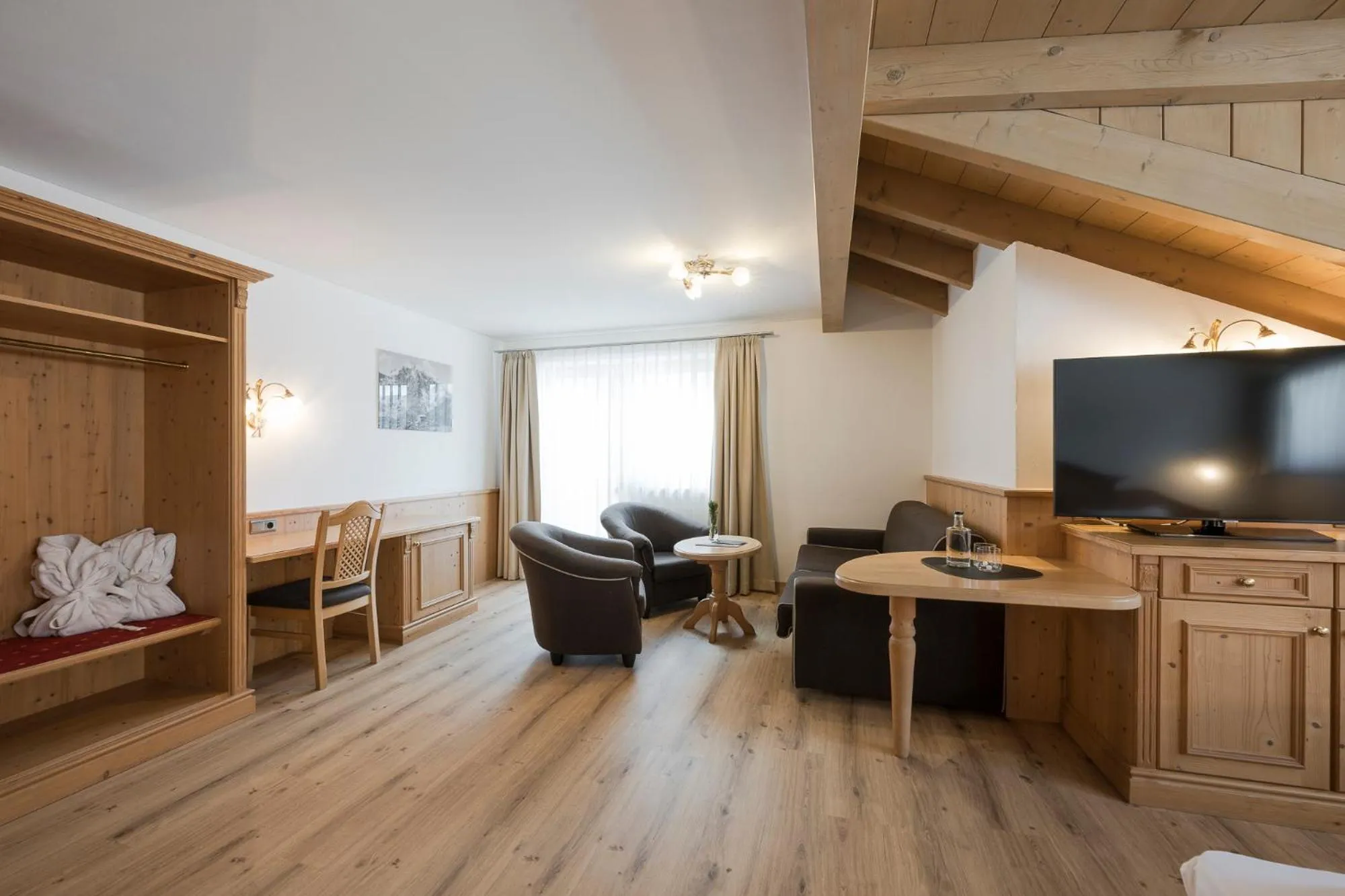 Communal lounge/ TV room in Hotel Lärchenhof