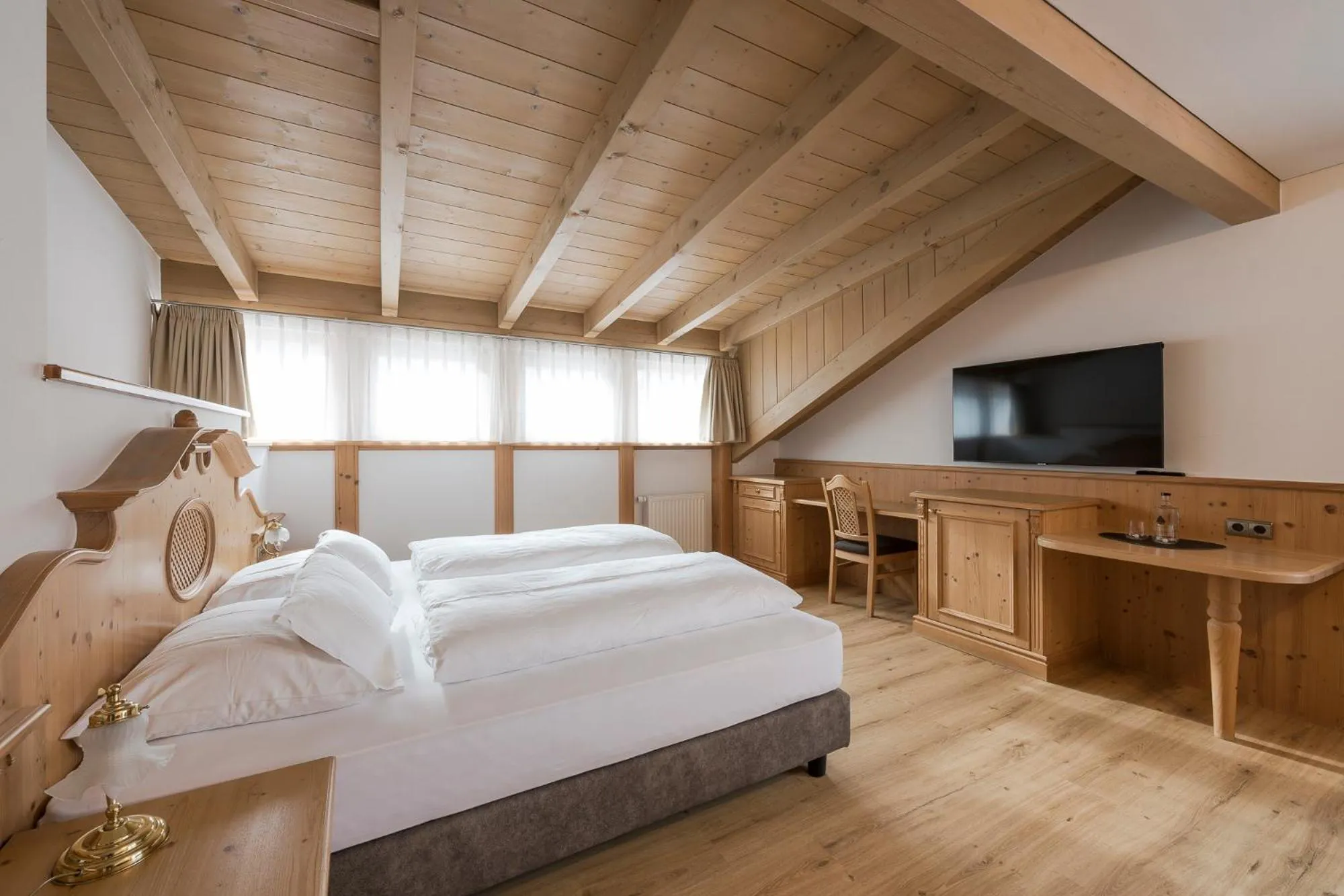 Communal lounge/ TV room in Hotel Lärchenhof