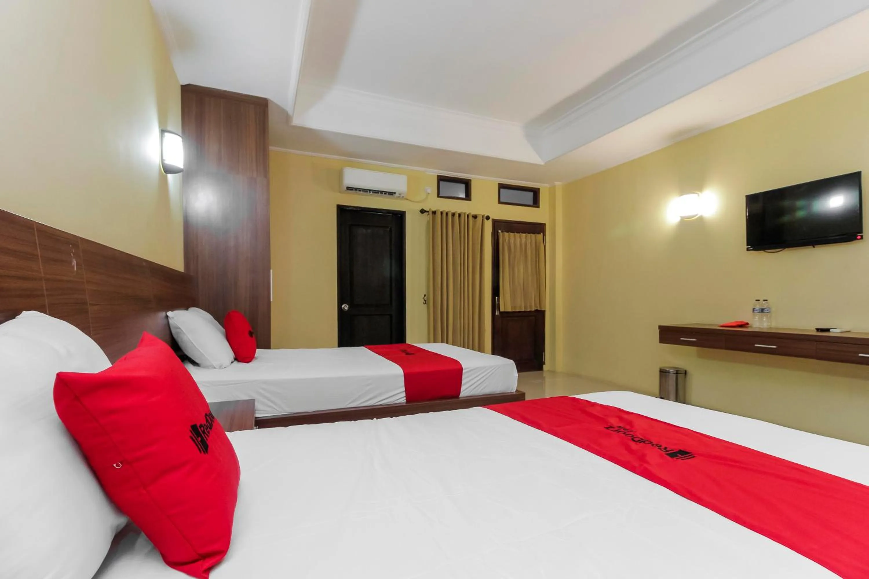 Bedroom, Bed in RedDoorz near Taman Samarendah Samarinda