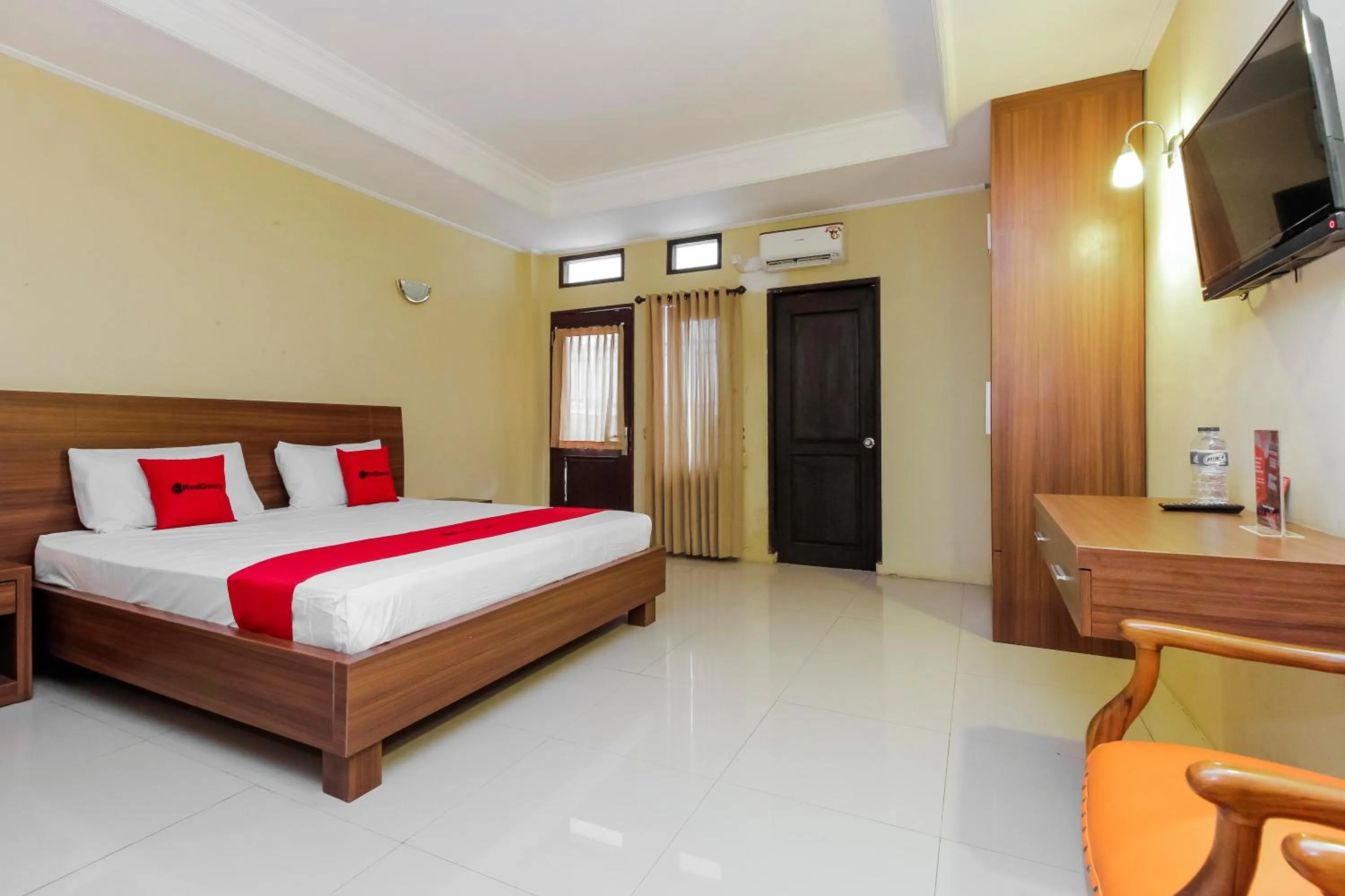 Bedroom, Bed in RedDoorz near Taman Samarendah Samarinda
