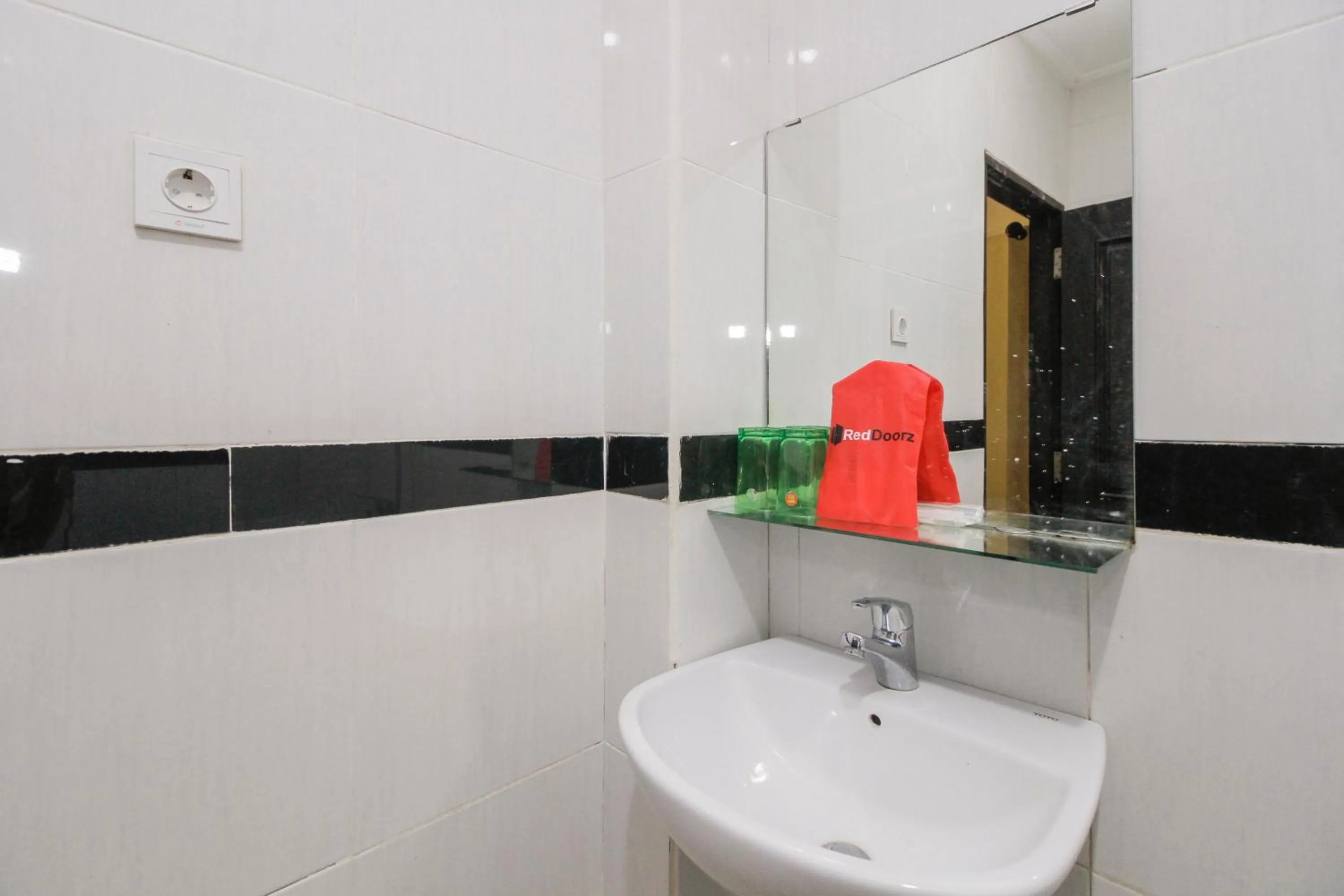 Bathroom in RedDoorz near Taman Samarendah Samarinda