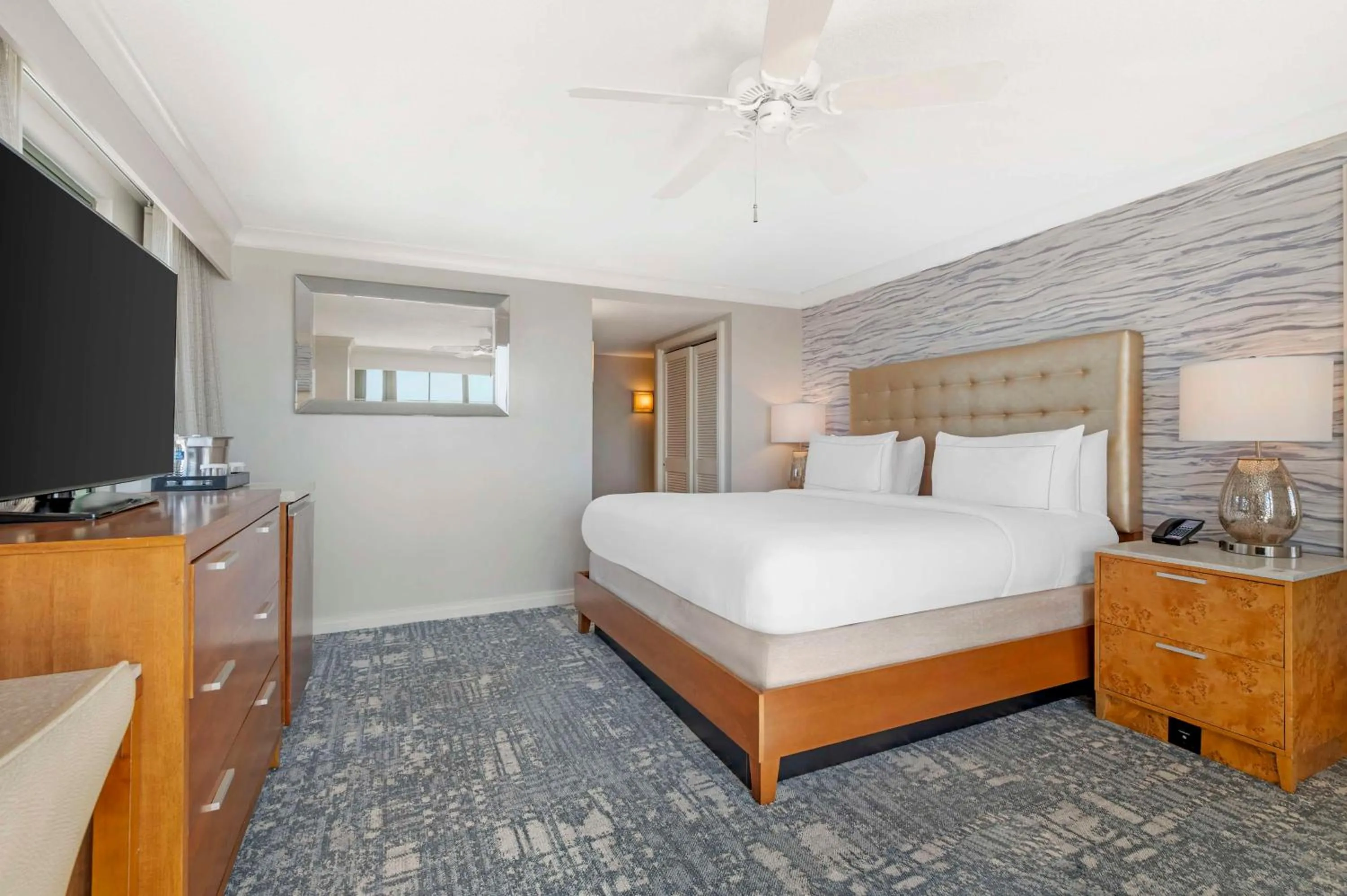 Bedroom, Bed in Hilton Virginia Beach Oceanfront