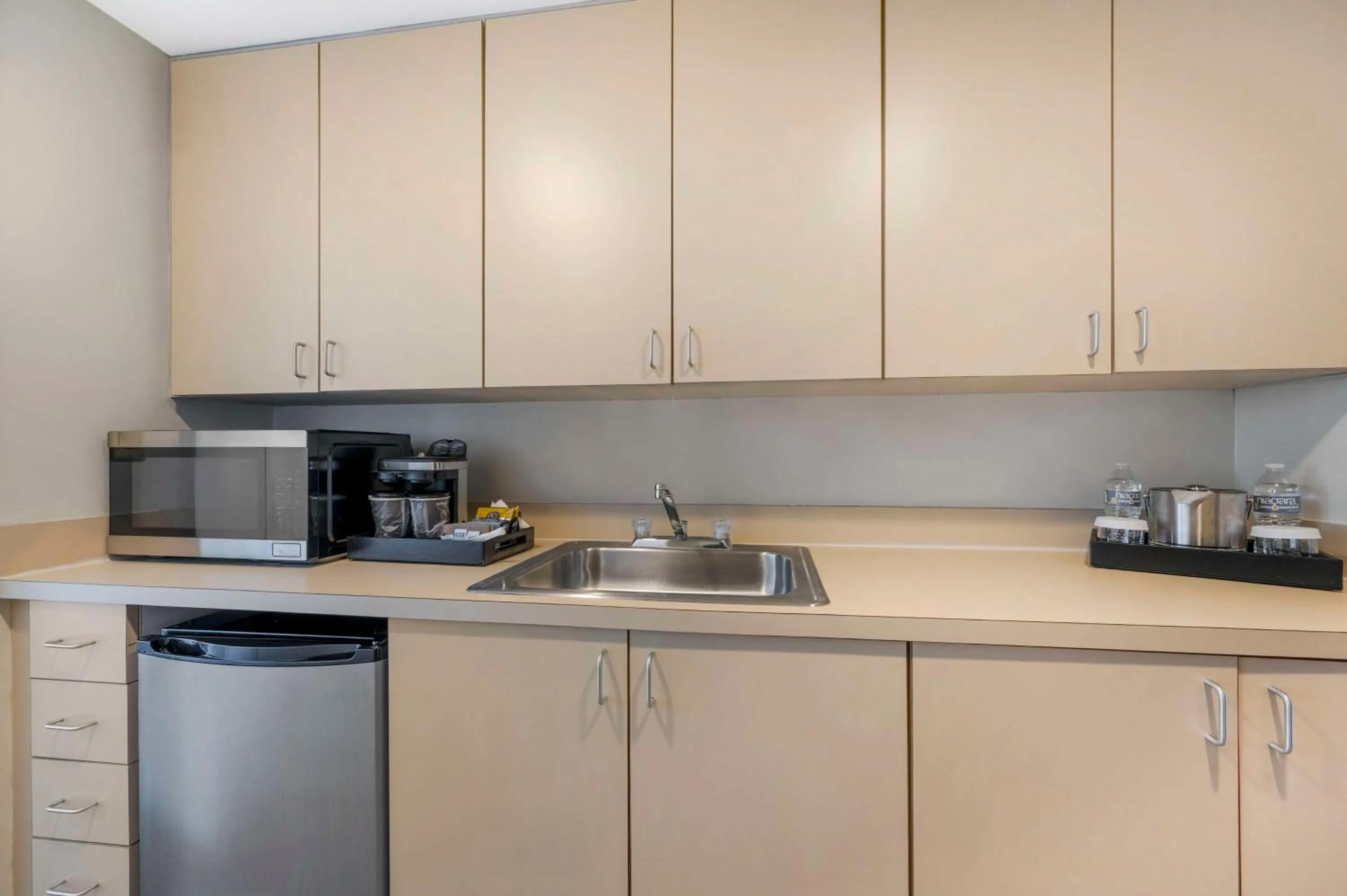 Kitchen or kitchenette in Hilton Virginia Beach Oceanfront