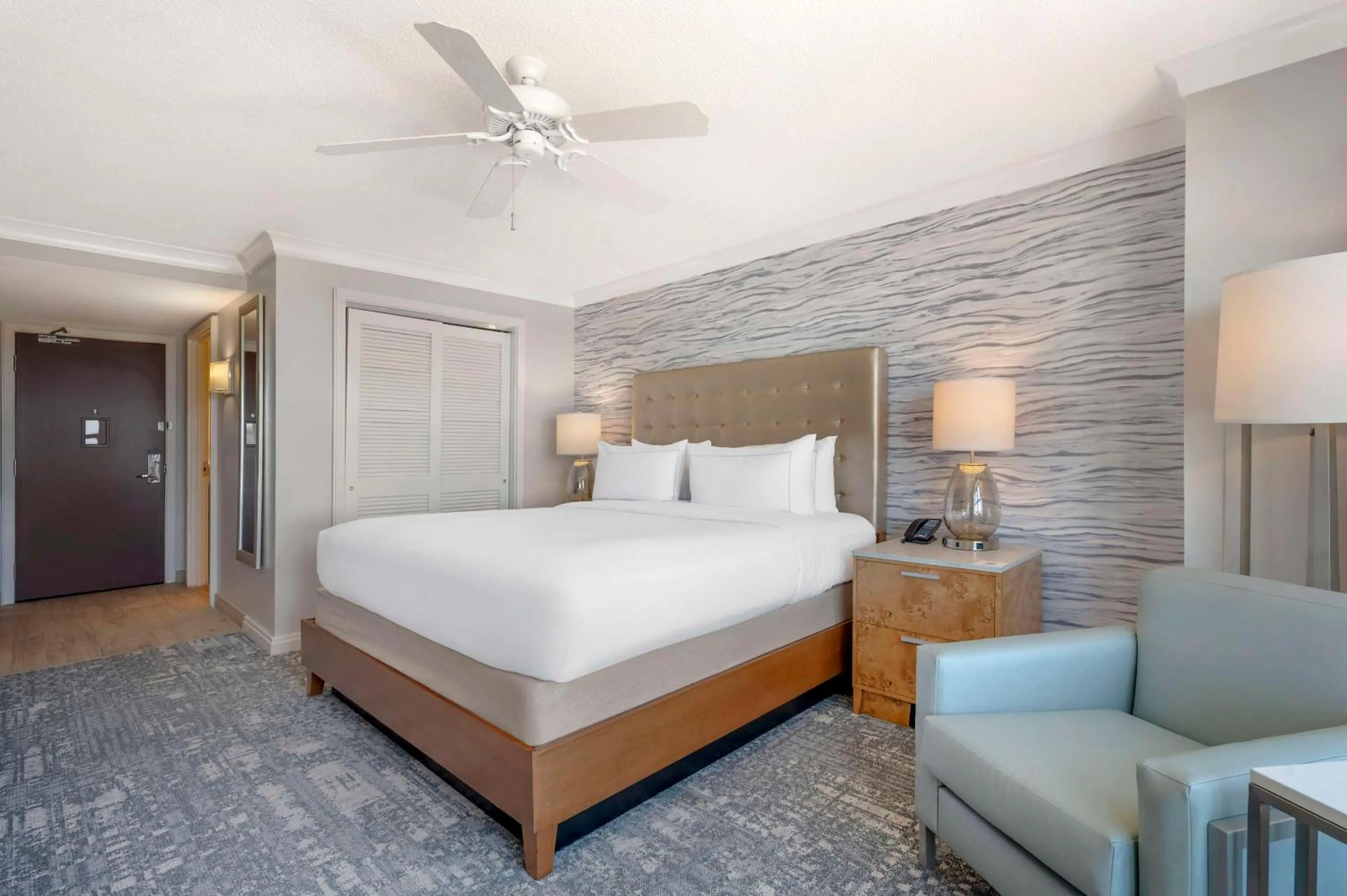 Bed in Hilton Virginia Beach Oceanfront