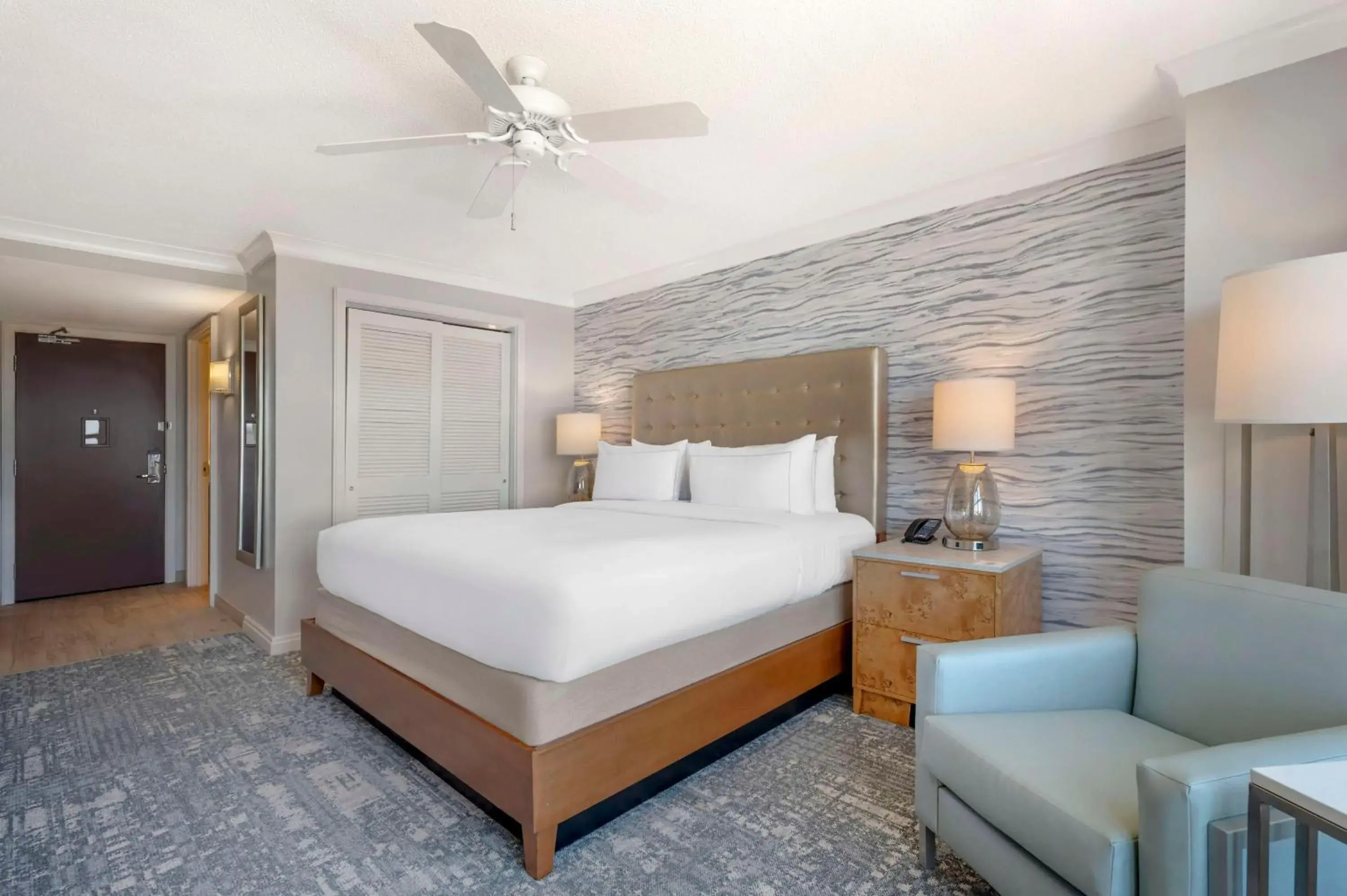 King Room with View - High Floor in Hilton Virginia Beach Oceanfront King Room with View - High Floor in Hilton Virginia Beach Oceanfront