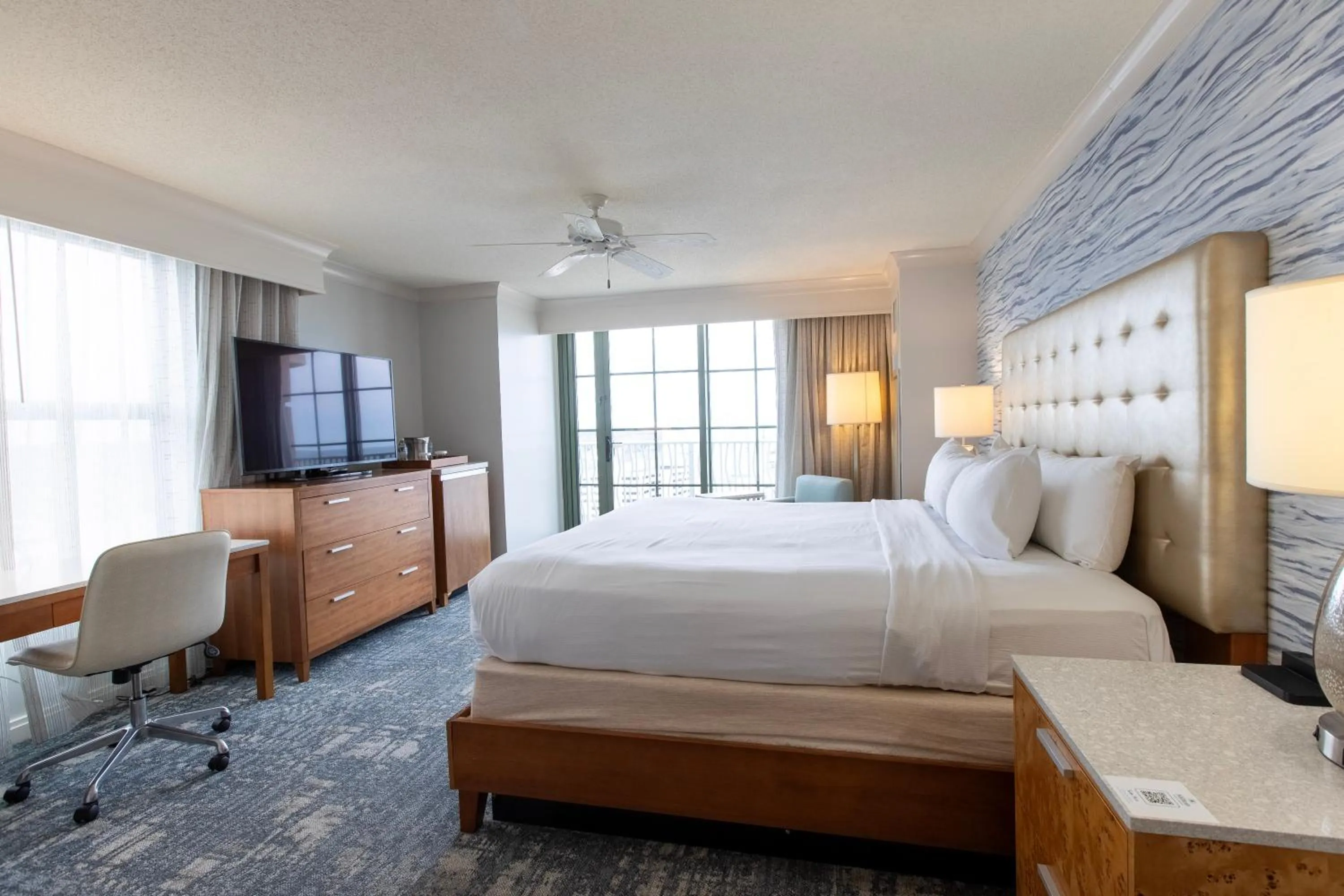 Bedroom, Bed in Hilton Virginia Beach Oceanfront