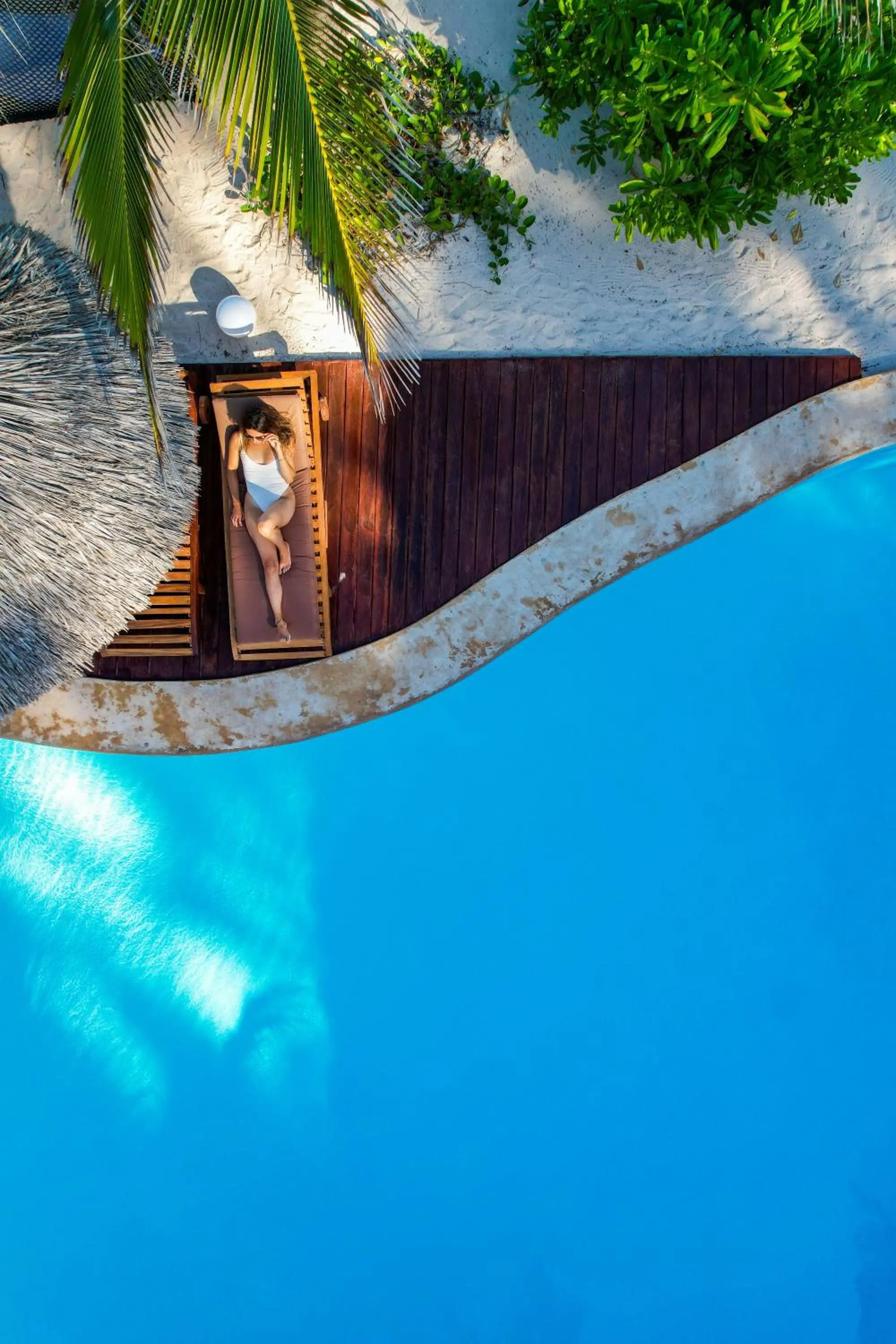 Swimming pool in Clove Island Villas & Spa