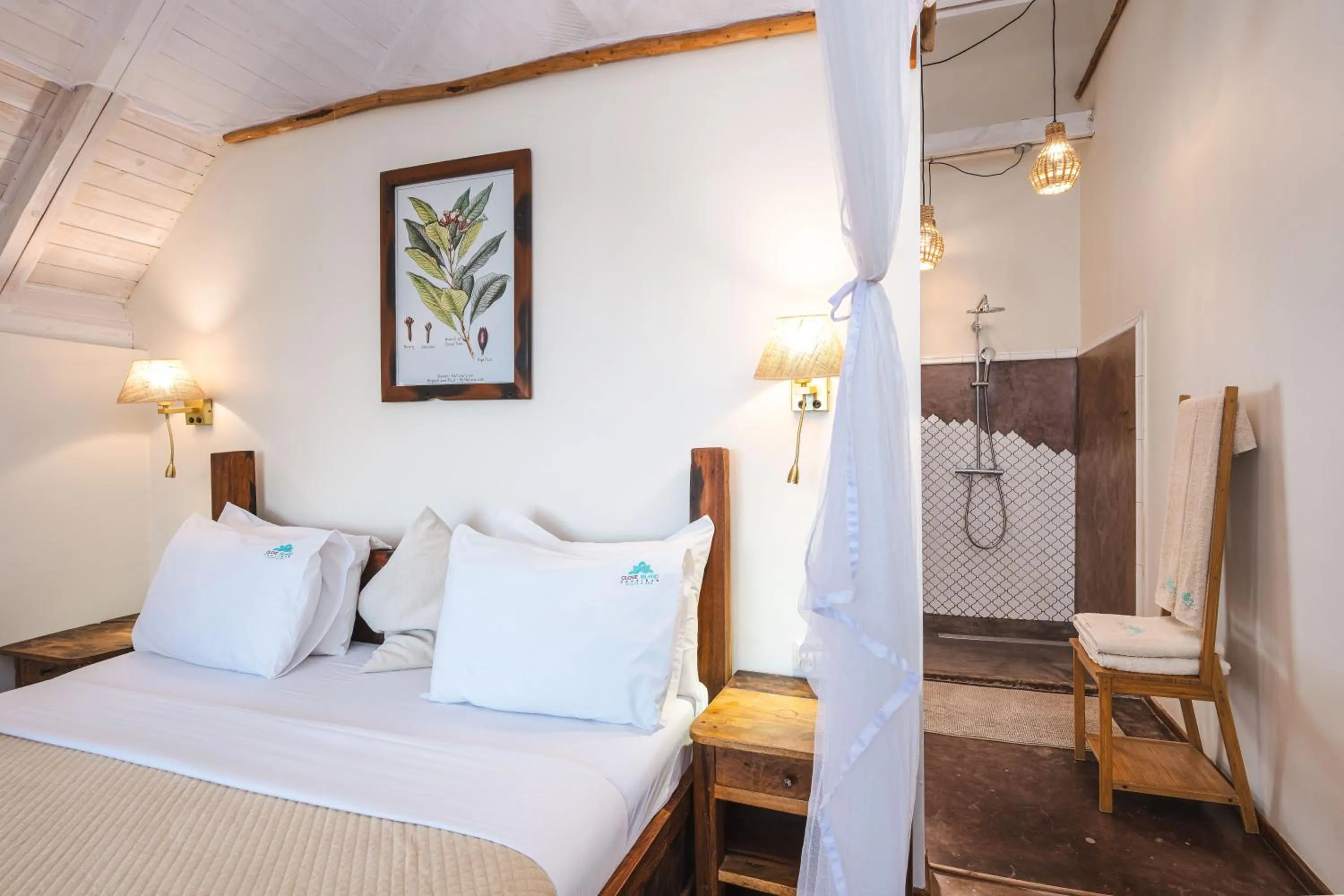 Bathroom, Bed in Clove Island Villas & Spa