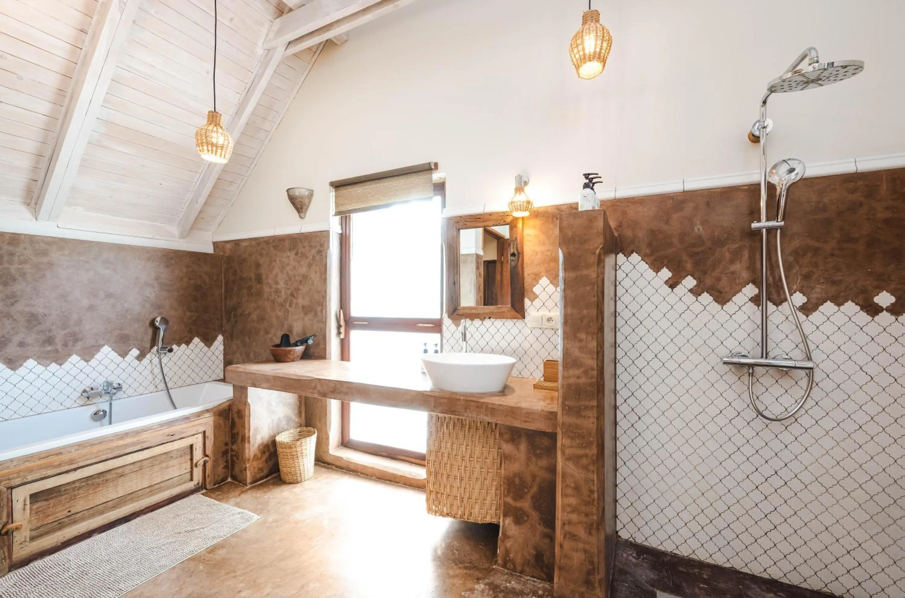 Bathroom, Bed in Clove Island Villas & Spa