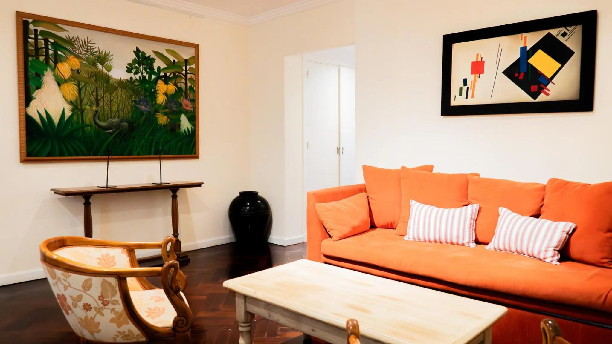 Living room in RentUp Suites - San Telmo, Moreno 820