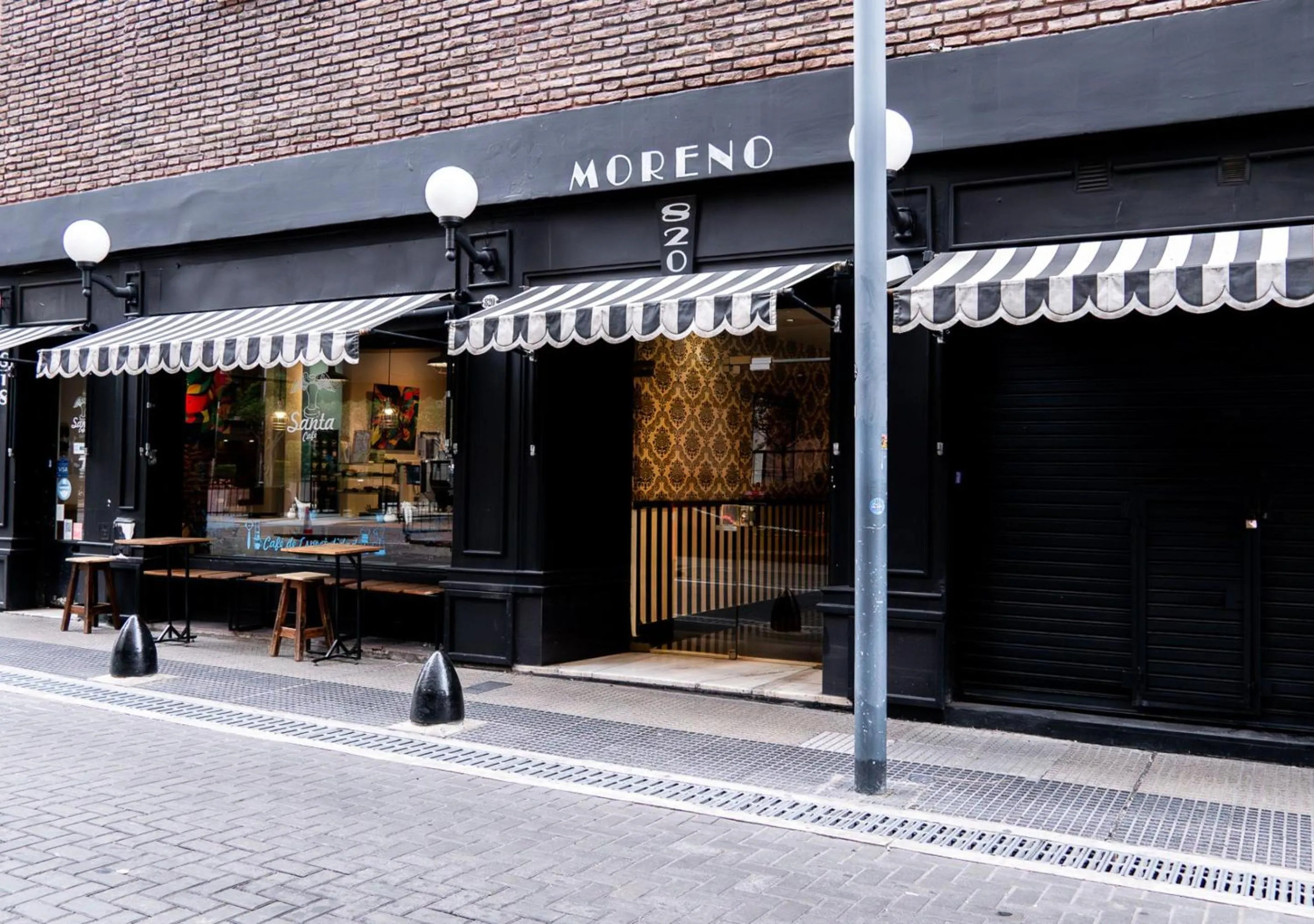 Property building in Moreno 820 by DOT Suites