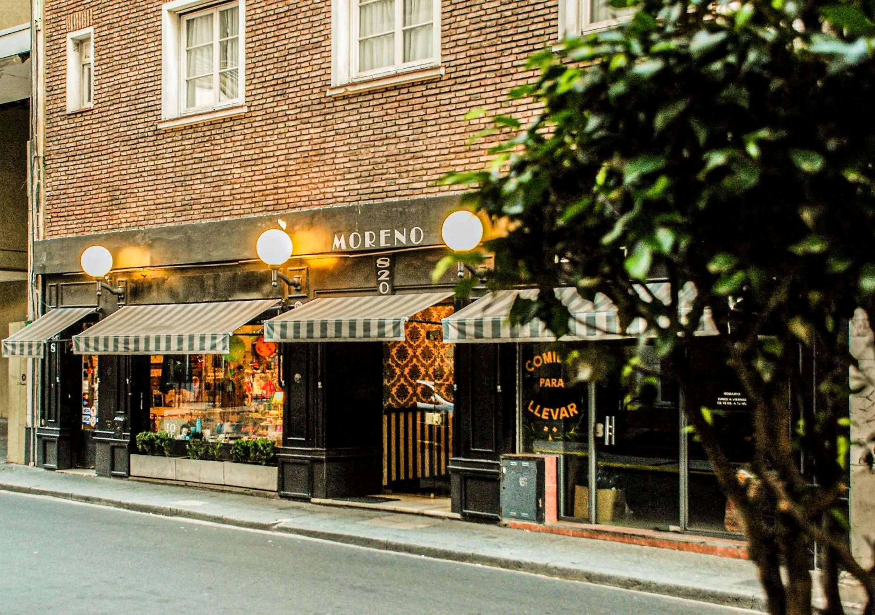 Property building in Moreno 820 by DOT Suites