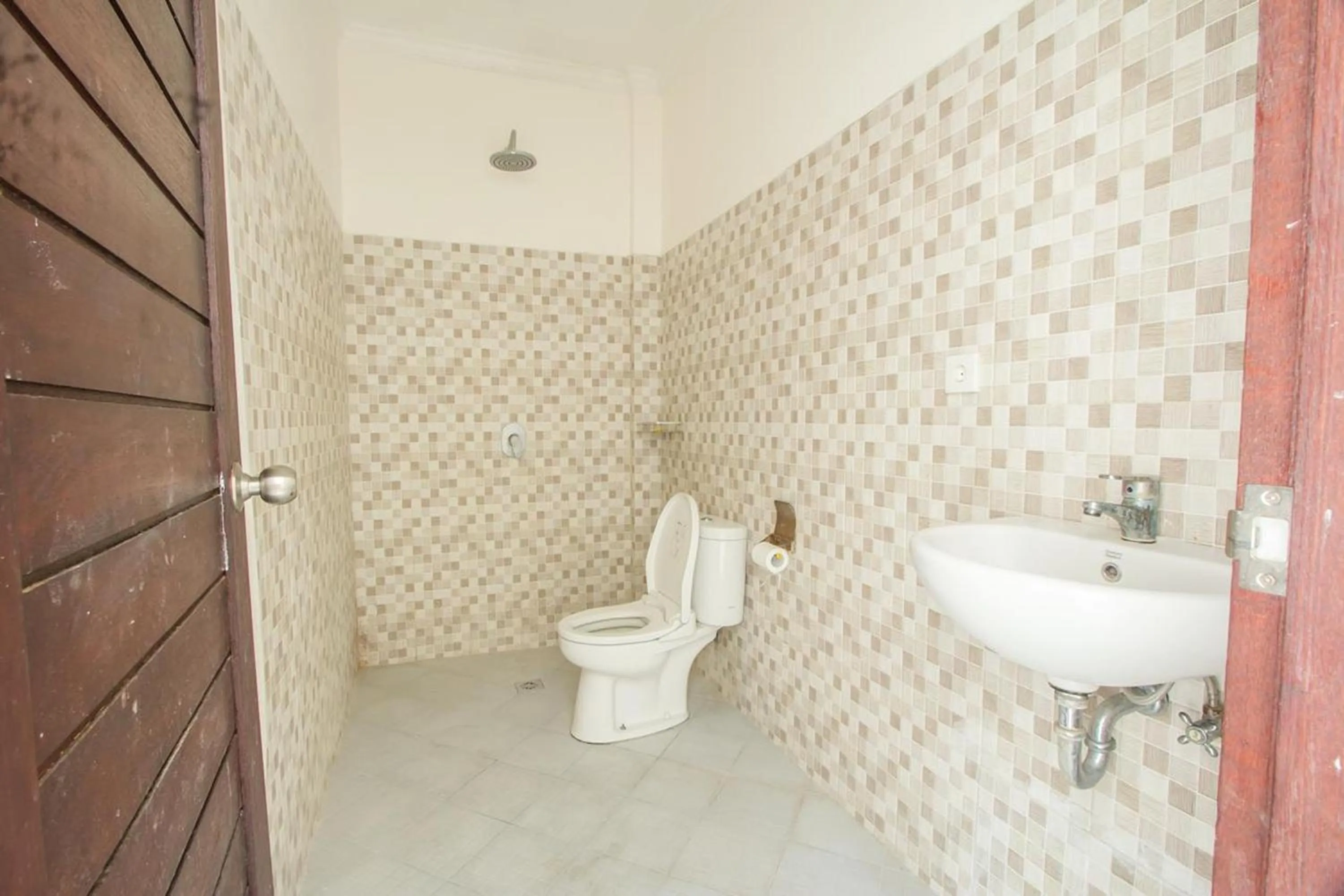 Bathroom in Azalea Homestay & Villa