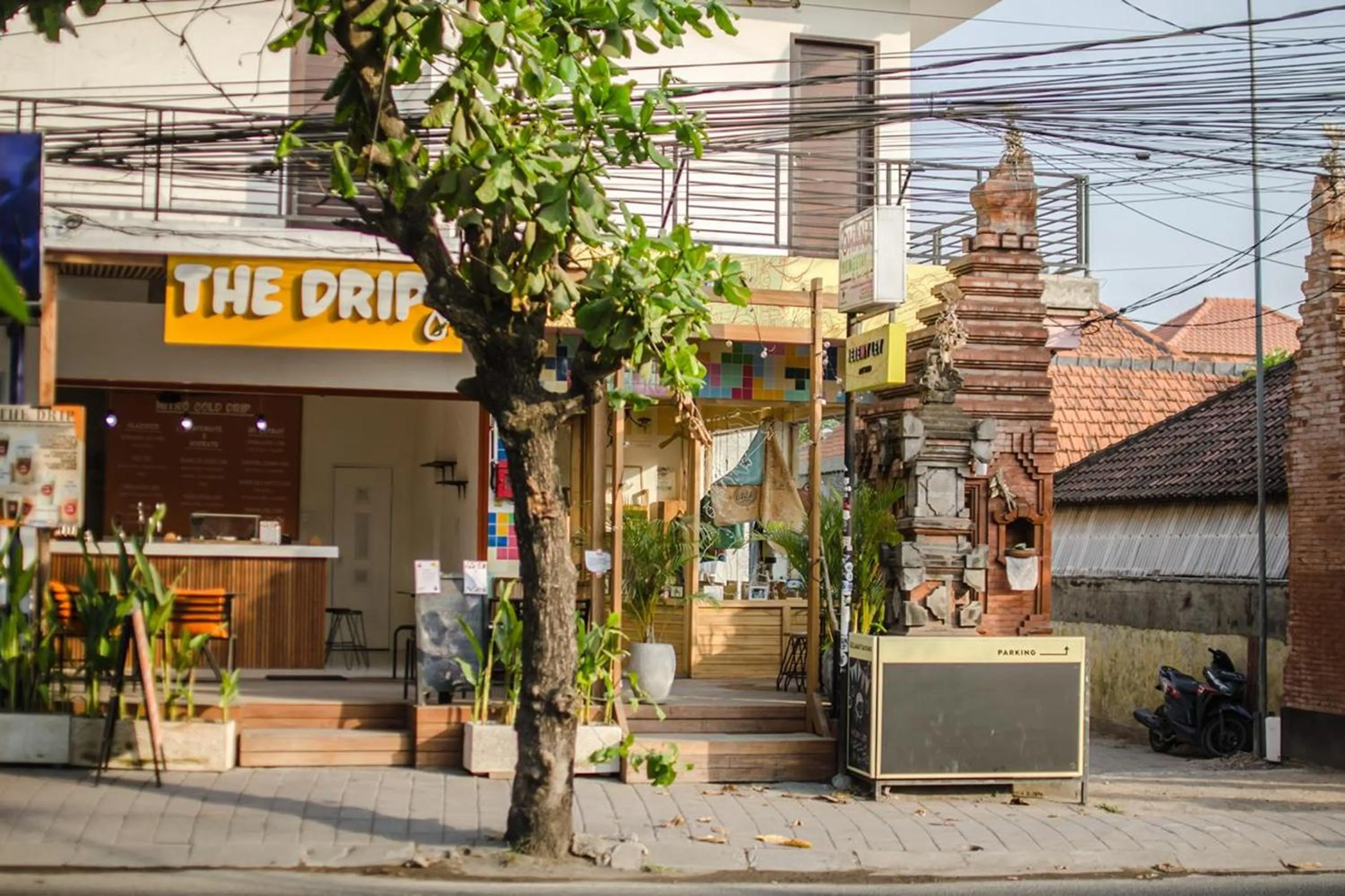 Property building in Azalea Homestay & Villa