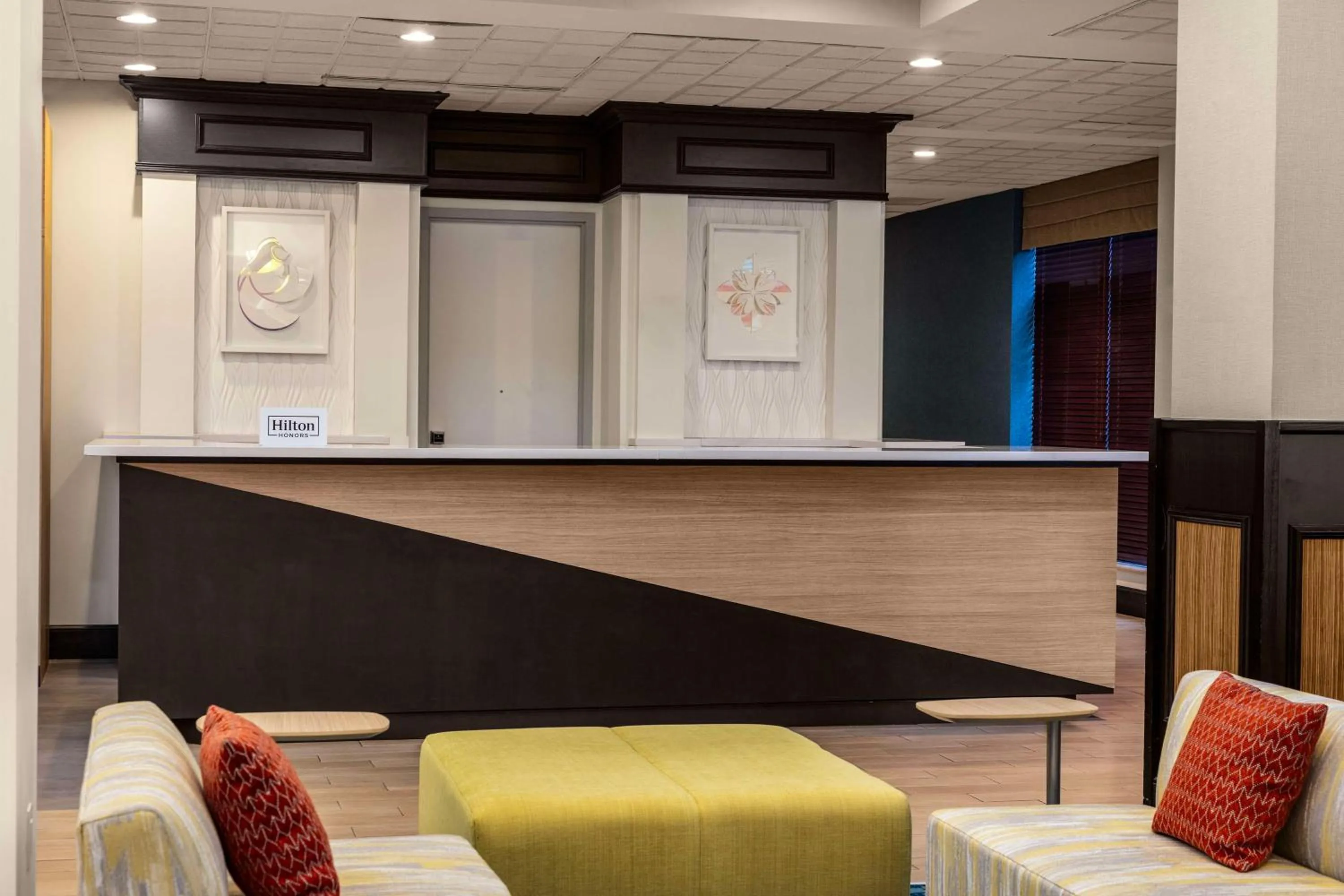 Lobby or reception in Hilton Garden Inn West Palm Beach Airport