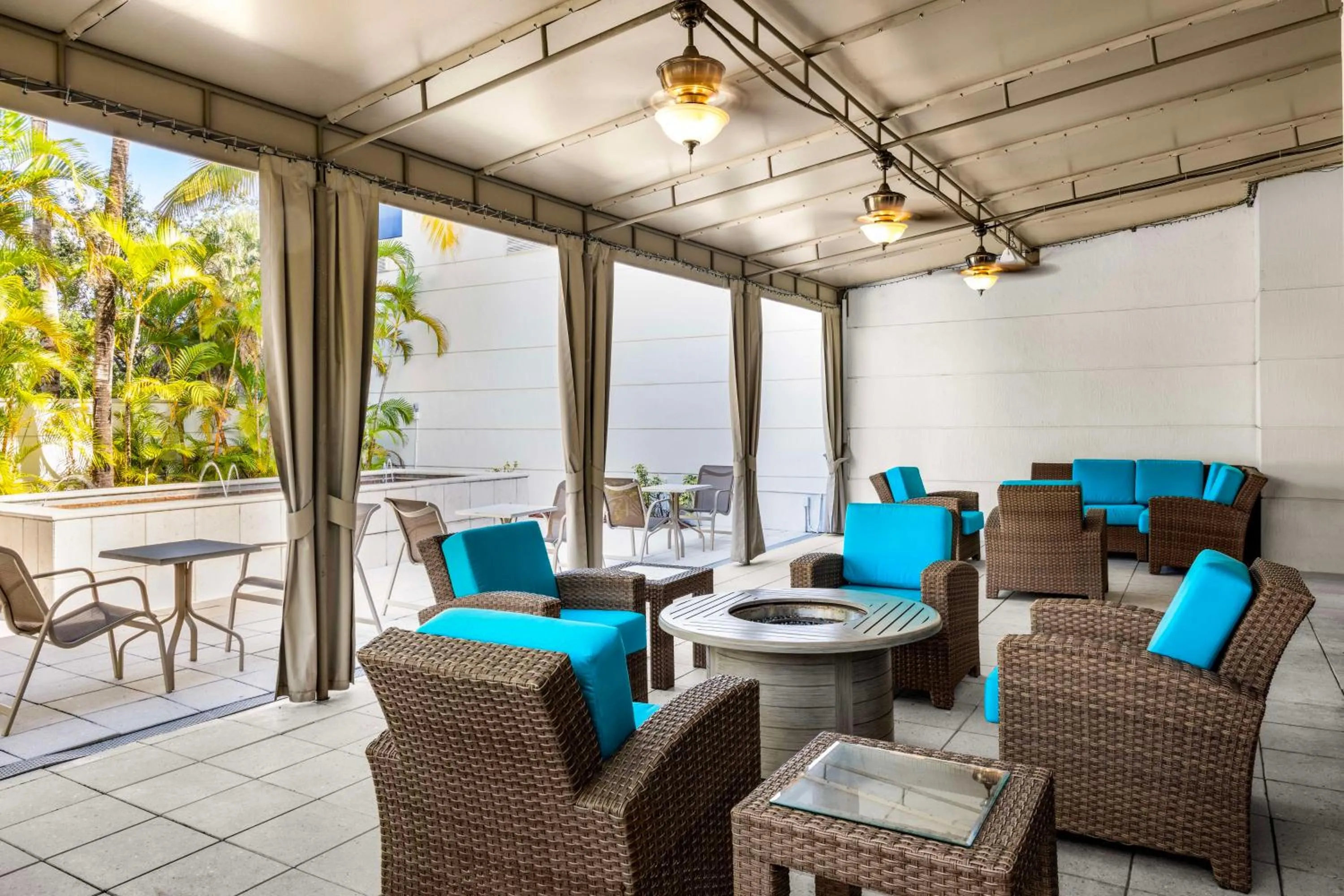 Patio in Hilton Garden Inn West Palm Beach Airport
