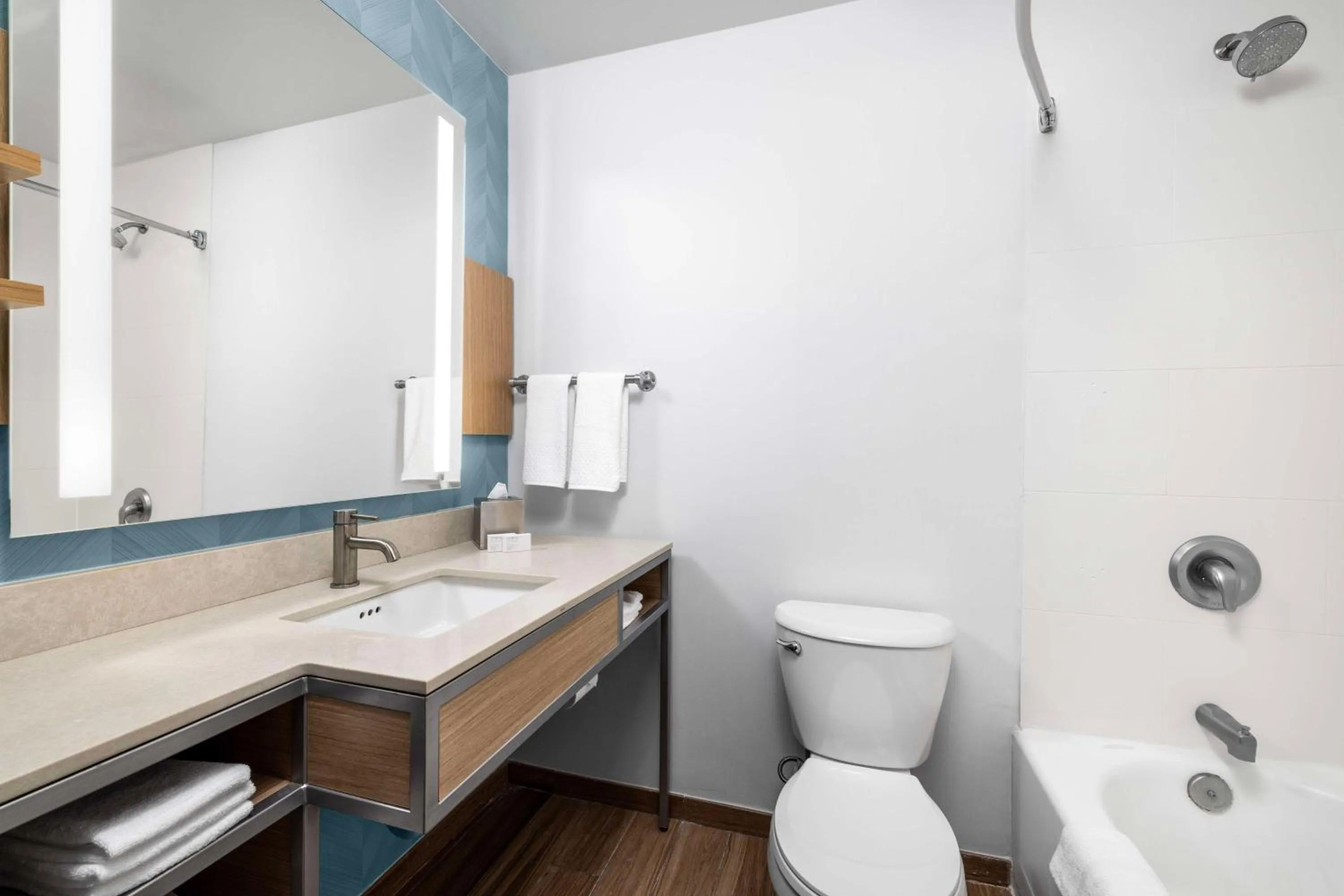 Bathroom in Hilton Garden Inn West Palm Beach Airport