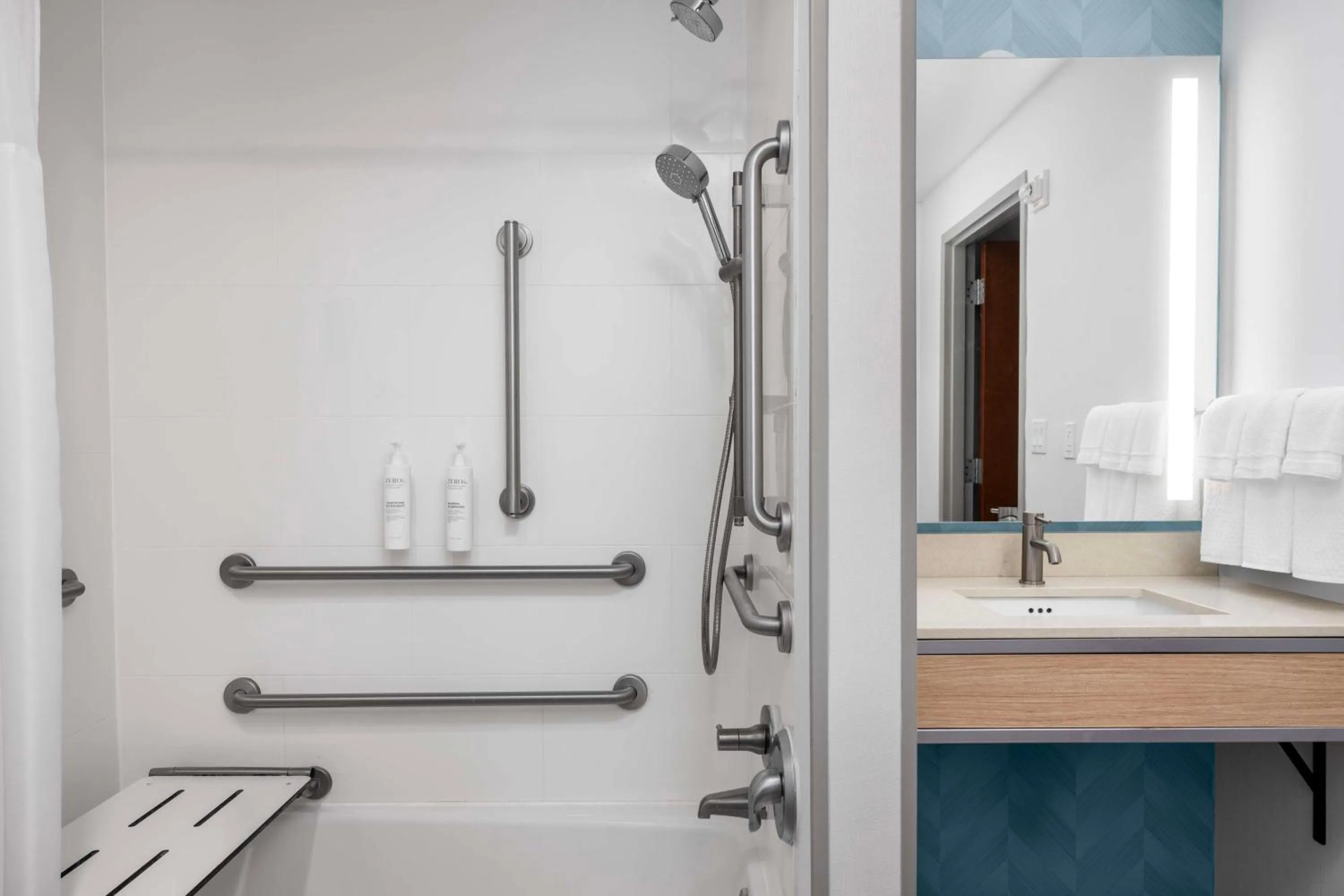 Bathroom in Hilton Garden Inn West Palm Beach Airport