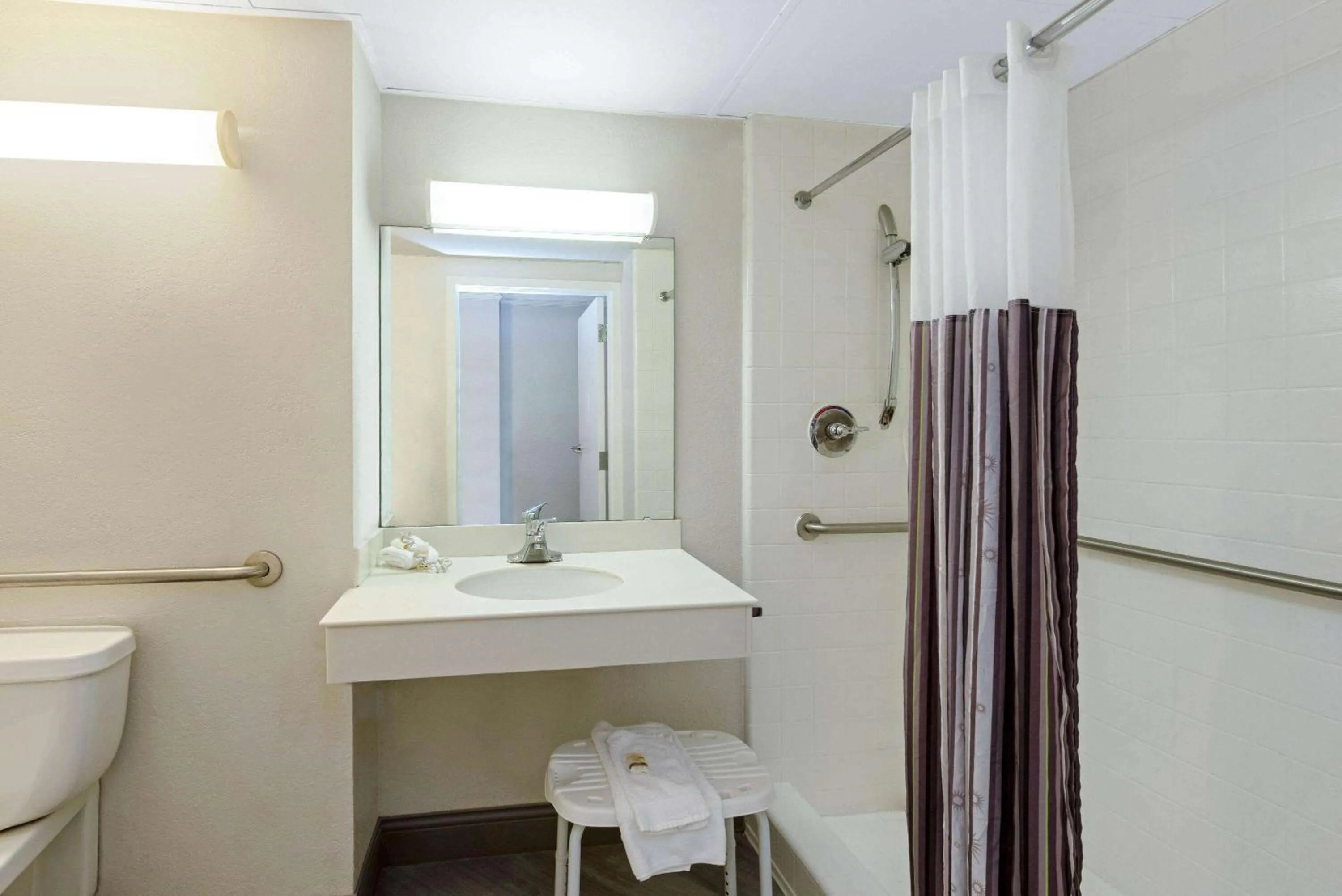 Shower in La Quinta by Wyndham New Orleans Airport
