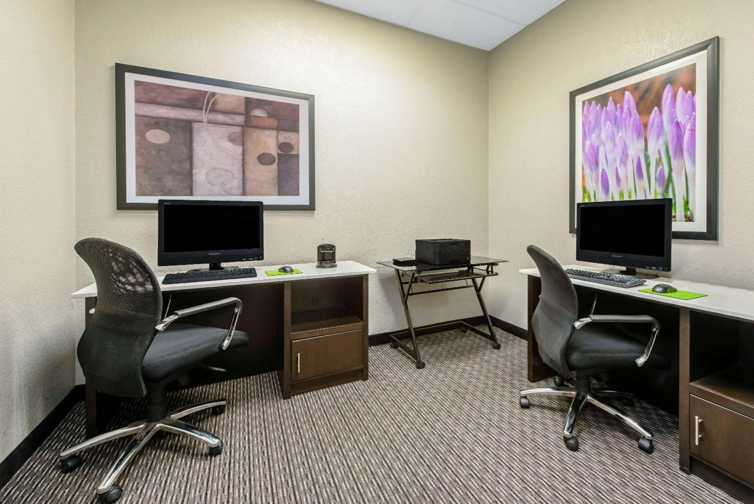 Business facilities in La Quinta by Wyndham New Orleans Airport