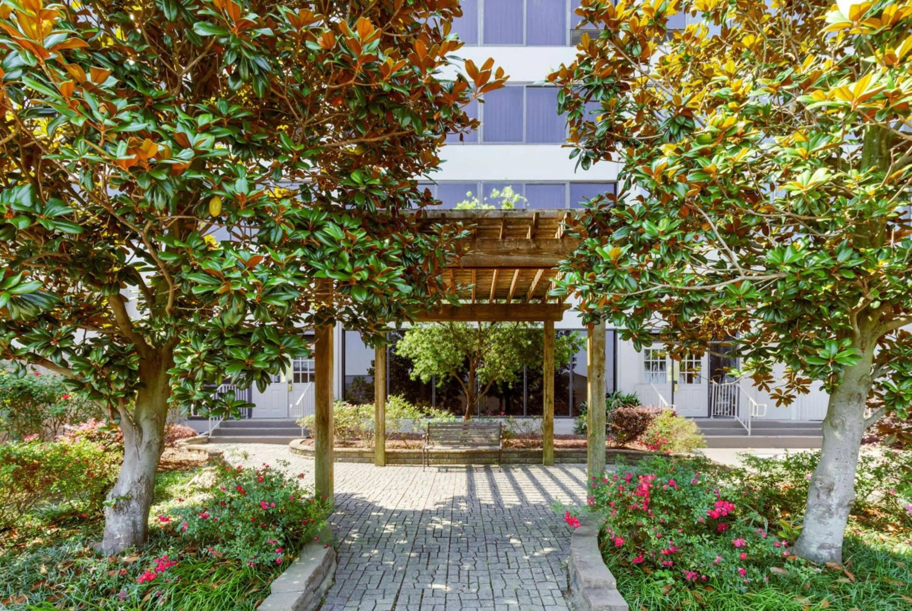 Property building in La Quinta by Wyndham New Orleans Airport