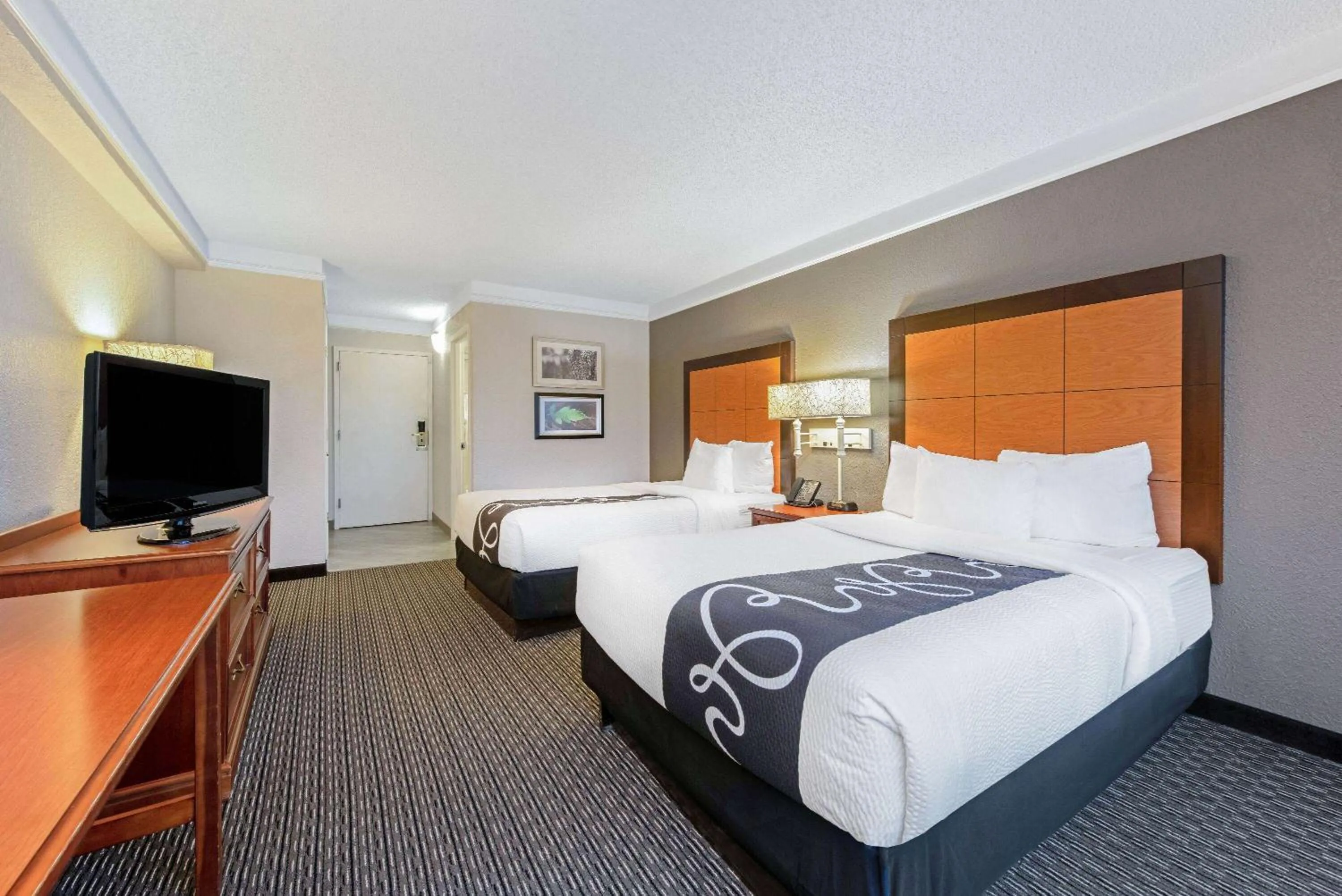 Photo of the whole room, Bed in La Quinta by Wyndham New Orleans Airport