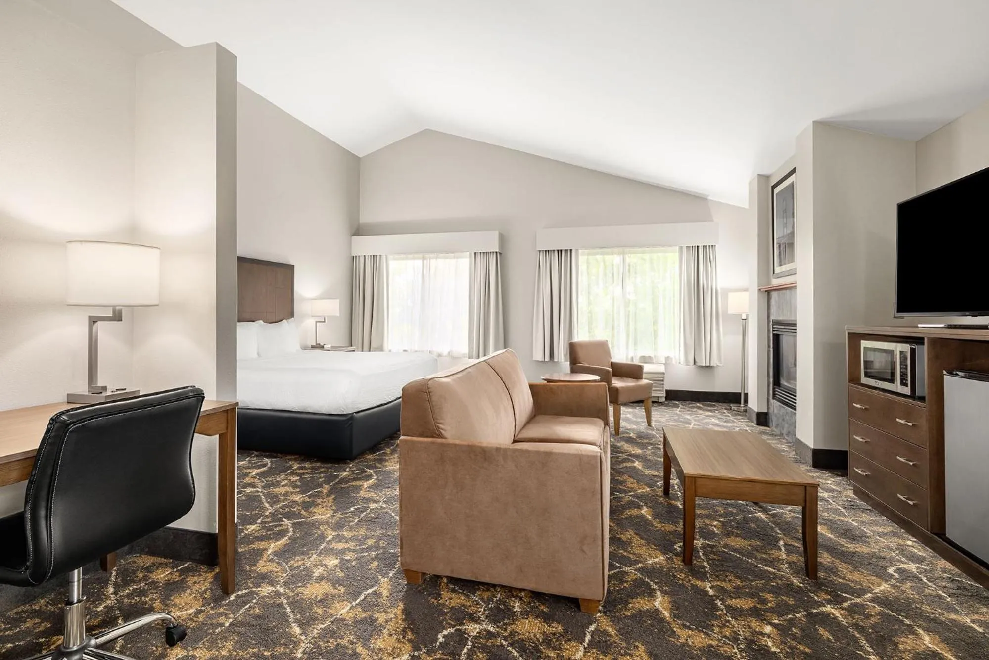 Bed in The INN at Gig Harbor