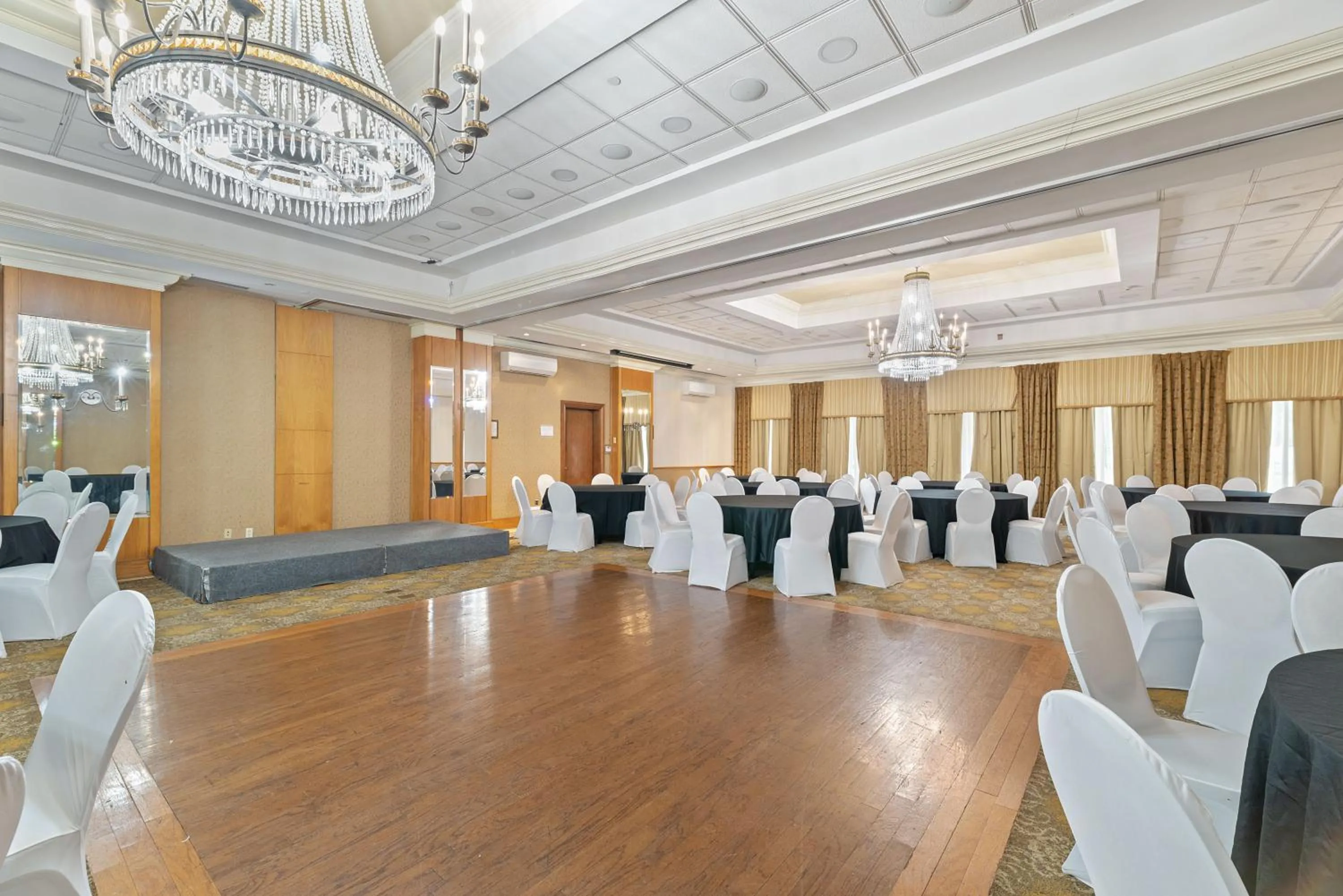 Banquet/Function facilities in Hotel Executive Suites