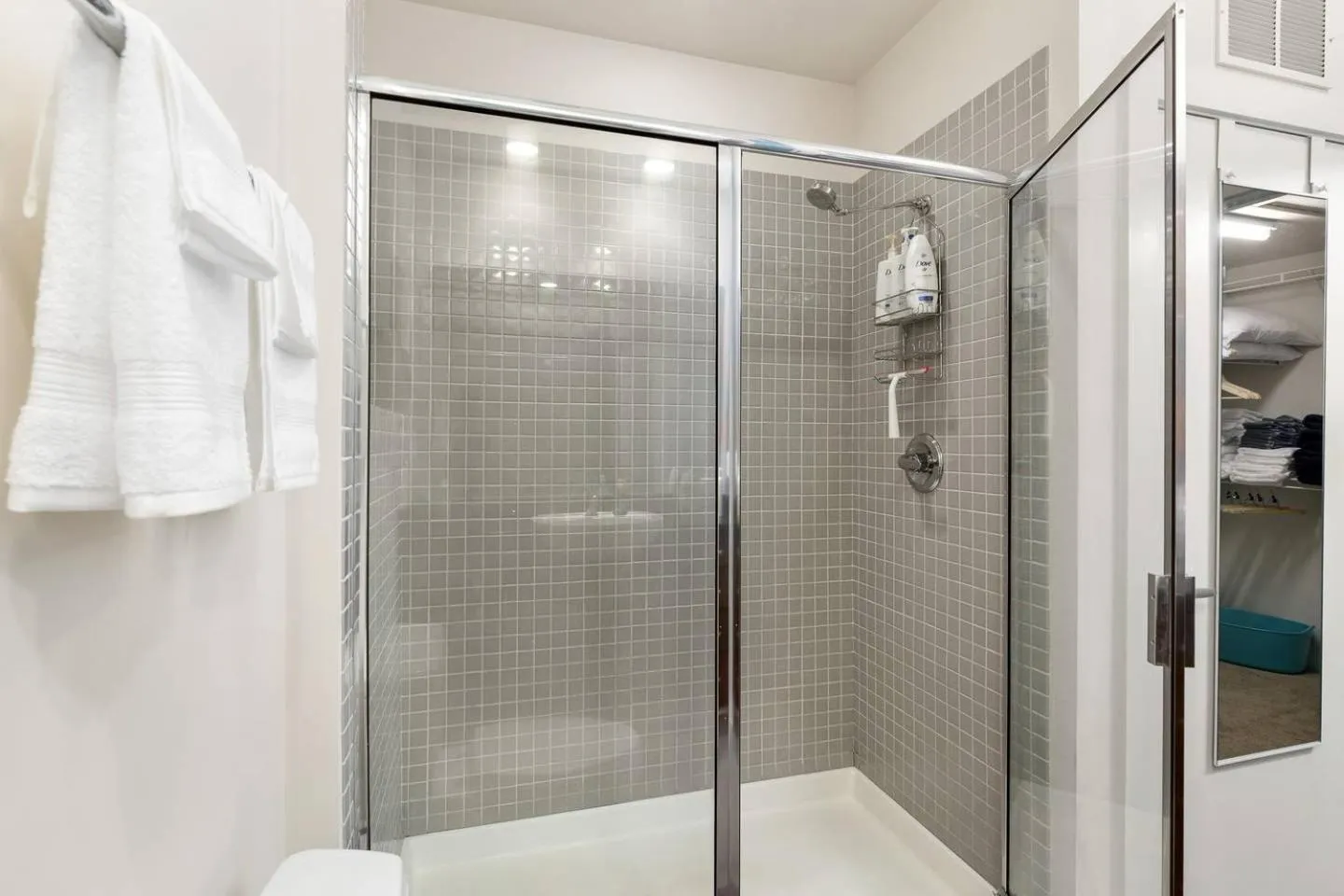 Shower in Trifecta Ace Location Pool & Gym Superhost