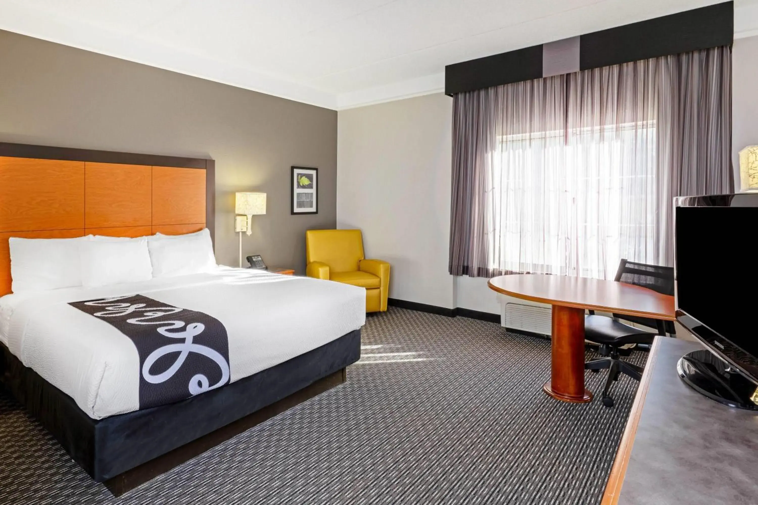 Deluxe King Room in La Quinta by Wyndham Houston West Park 10 Deluxe King Room in La Quinta by Wyndham Houston West Park 10