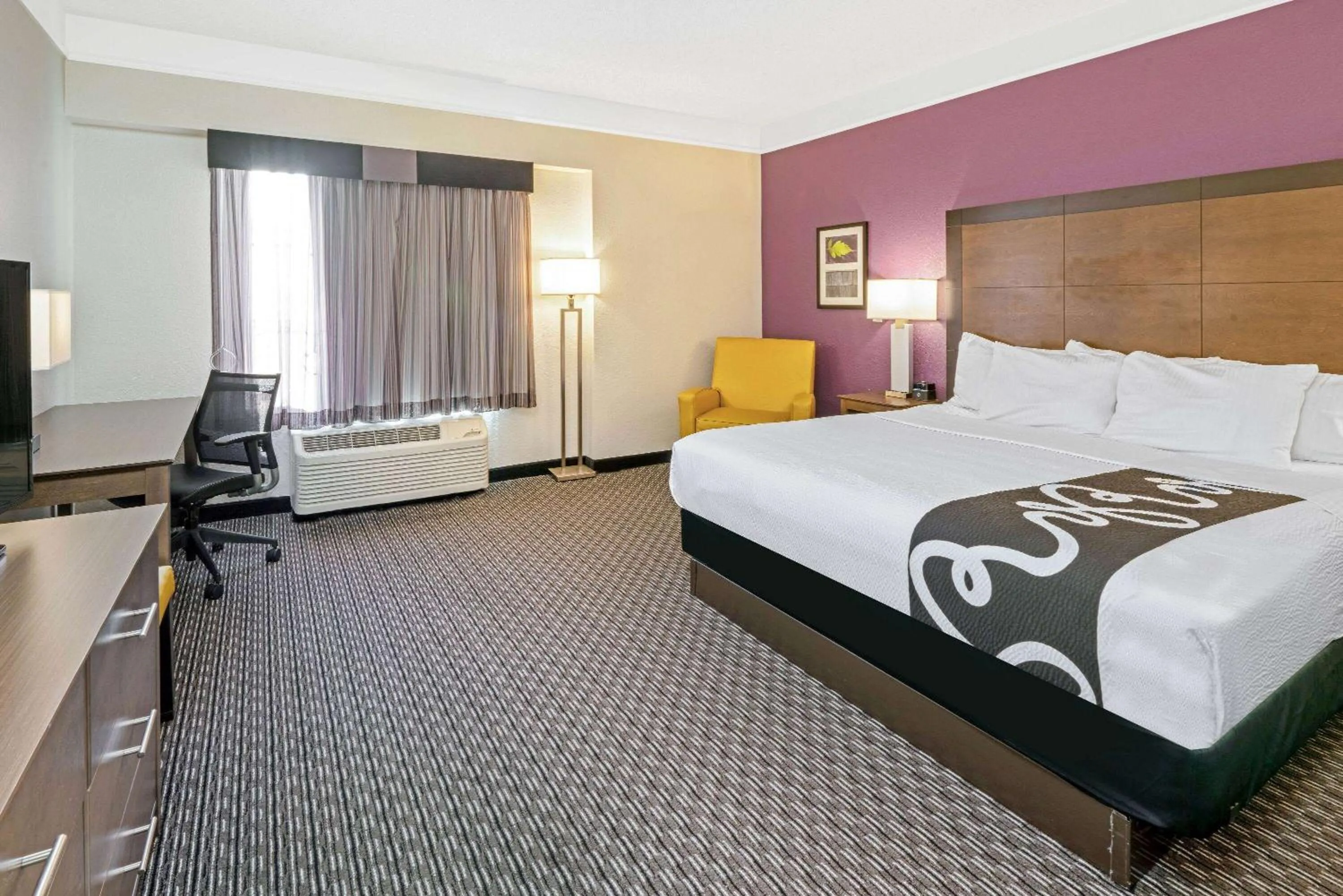 Photo of the whole room, Bed in La Quinta by Wyndham Orem University Pwy Provo