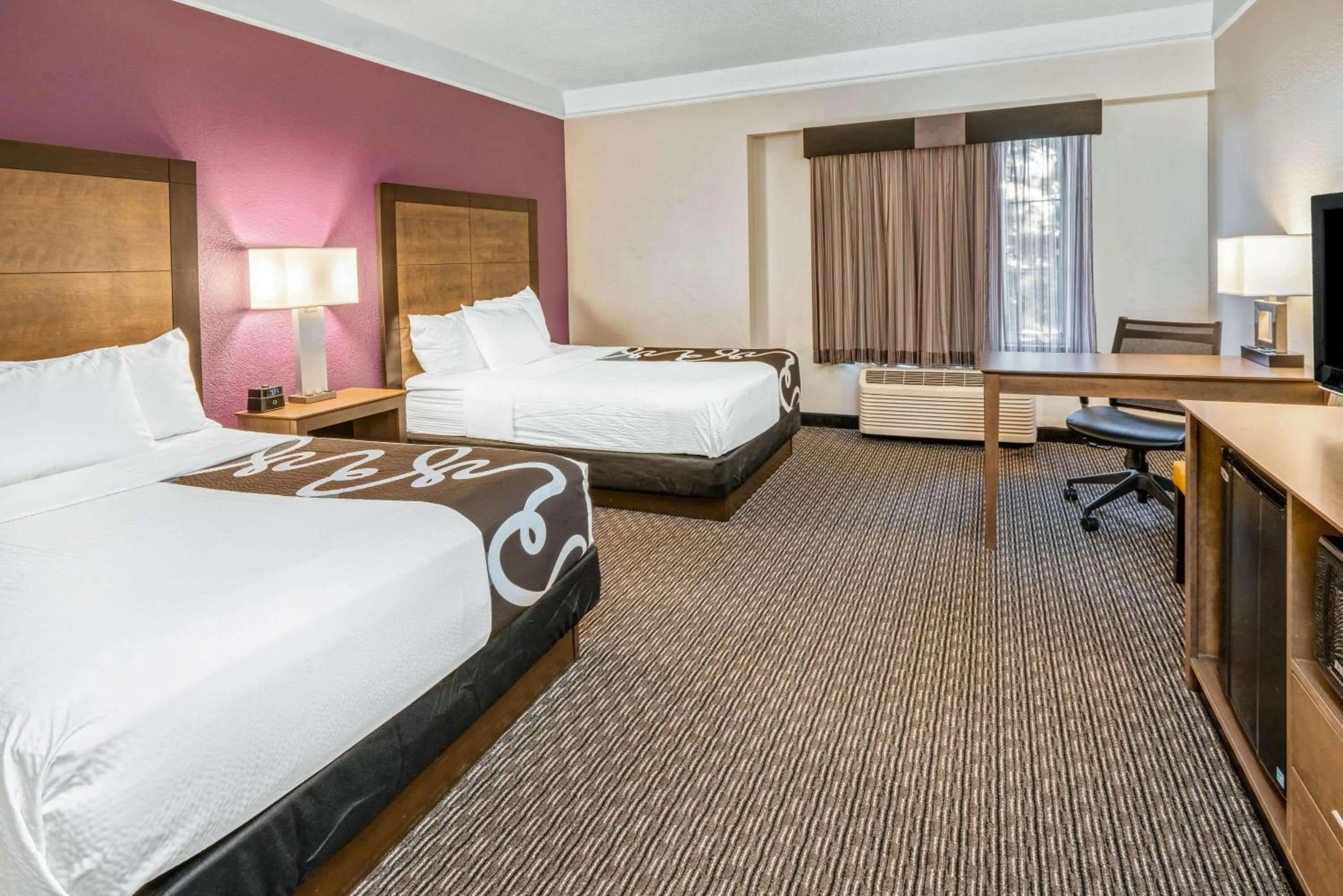 Photo of the whole room, Bed in La Quinta by Wyndham Orem University Pwy Provo