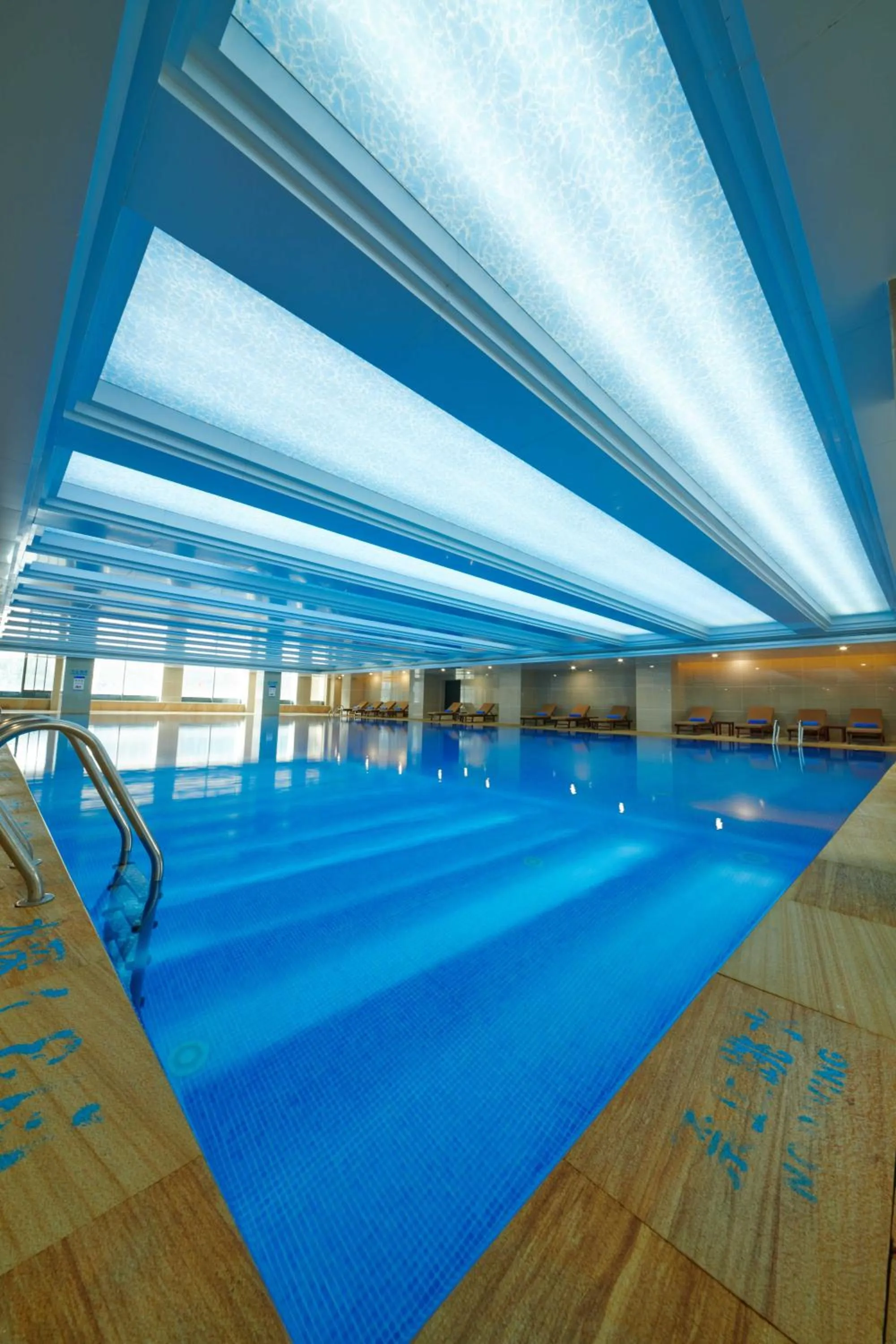 Swimming pool in Novotel Guiyang Panjiang