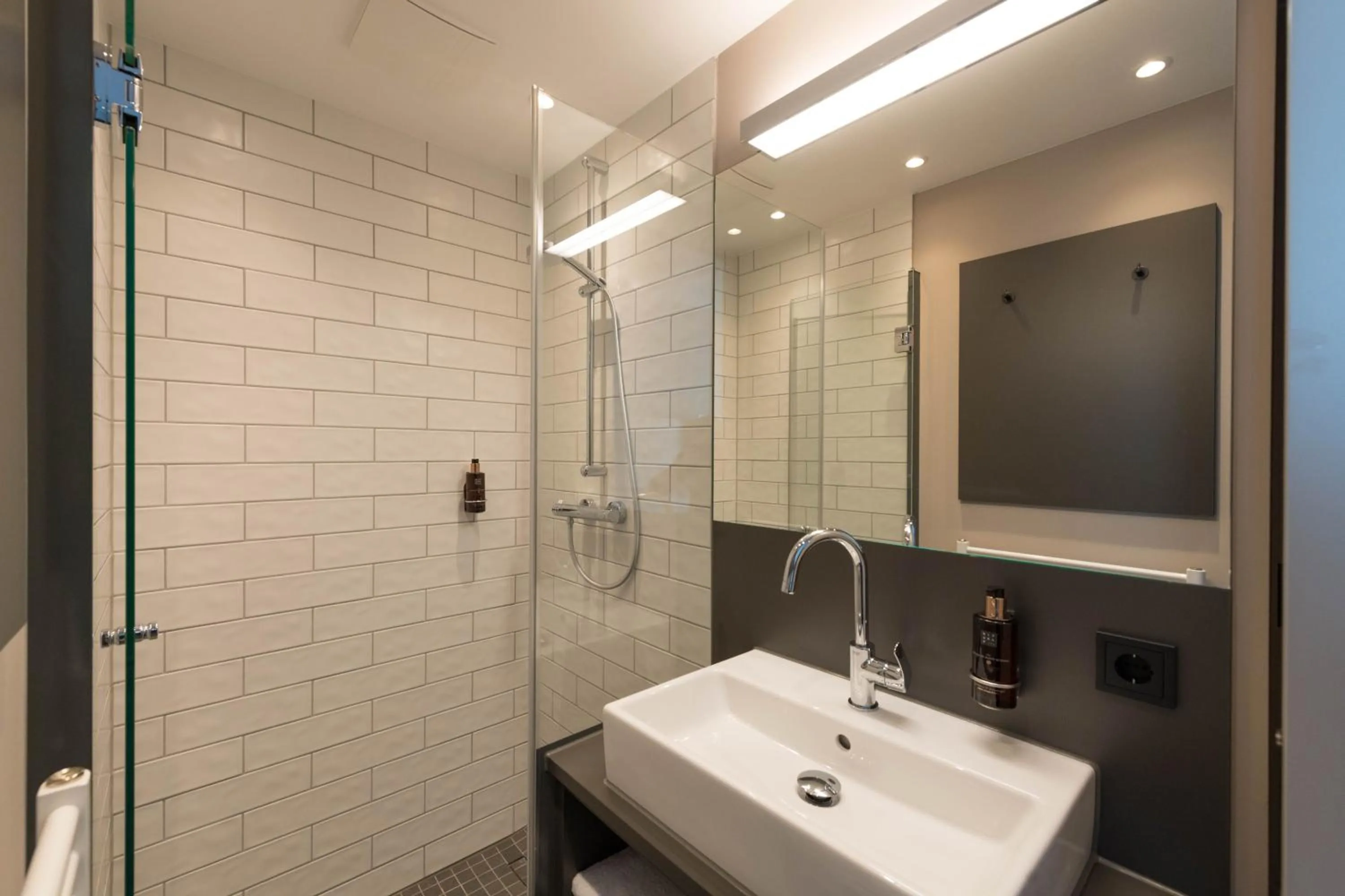 Bathroom in ibis Styles Vechta