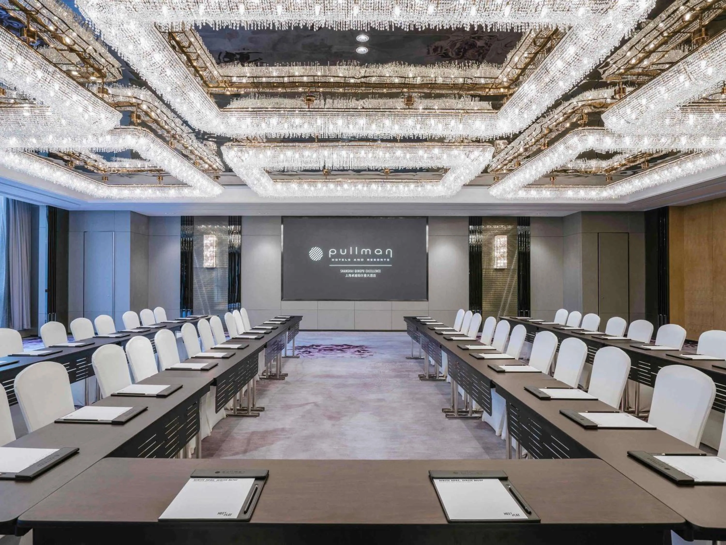 Meeting/conference room in Pullman Shanghai Qingpu Excellence