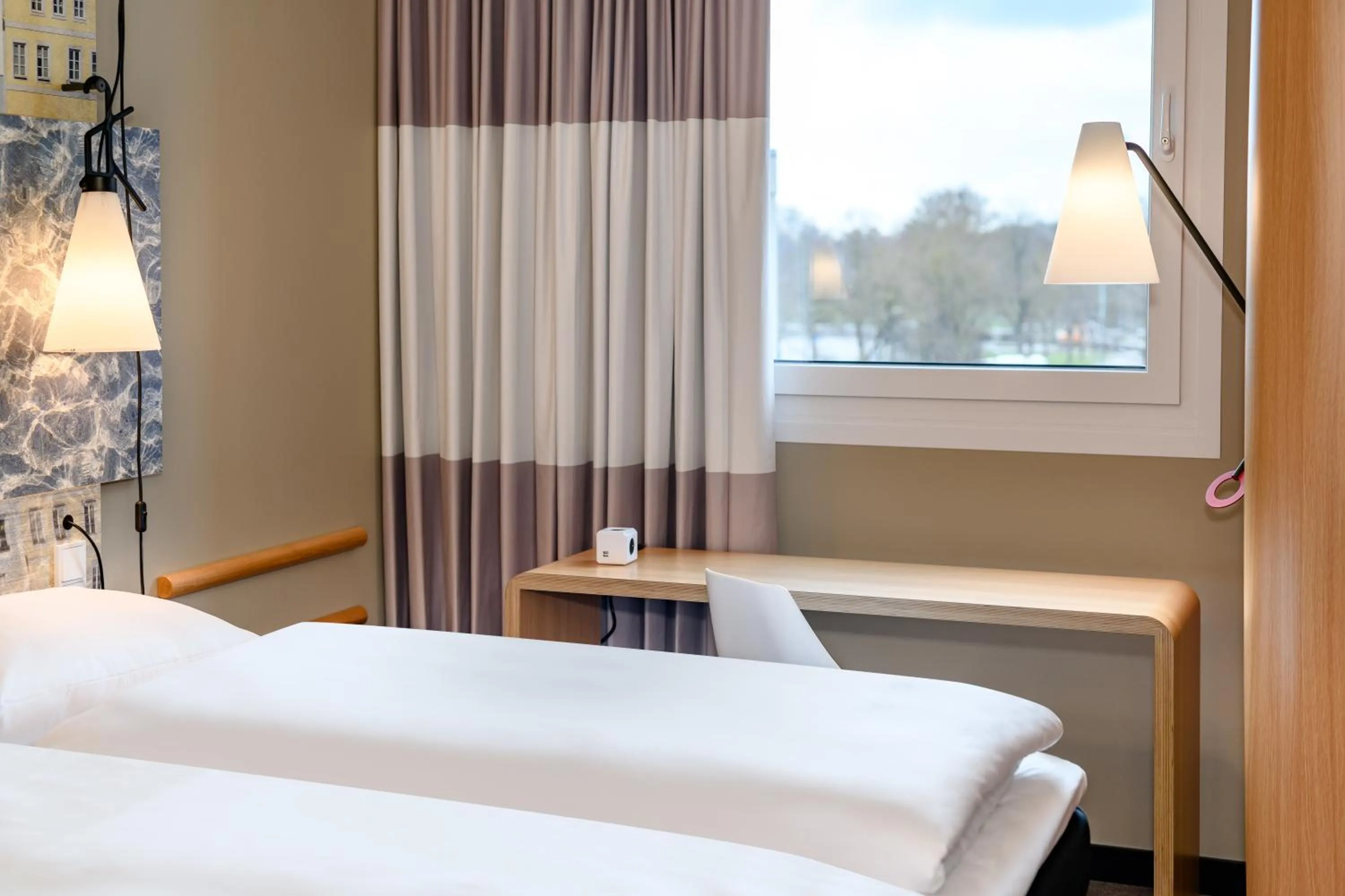 Photo of the whole room, Bed in ibis Landshut City