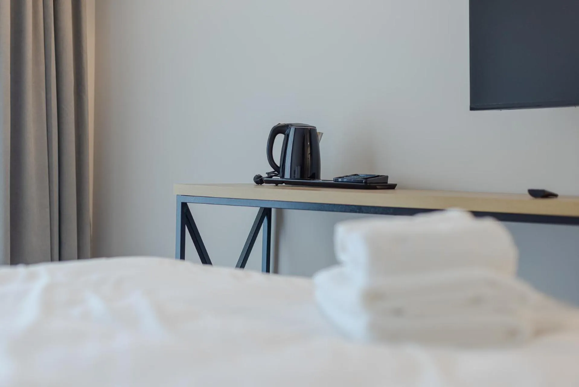 Coffee/tea facilities, Bed in Aqua Batumi Hotel & Apartments