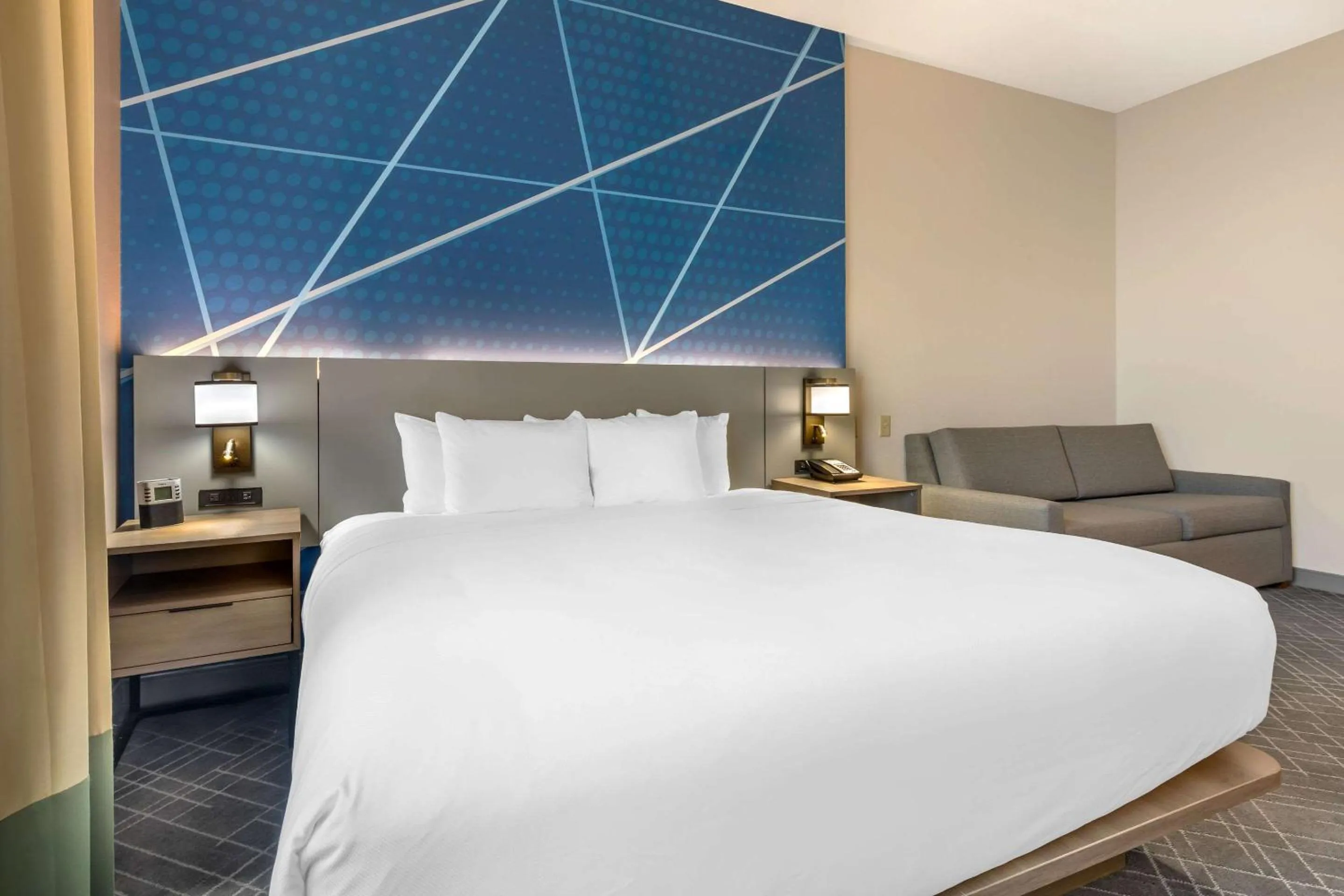 Bedroom, Bed in Wingate By Wyndham Frisco