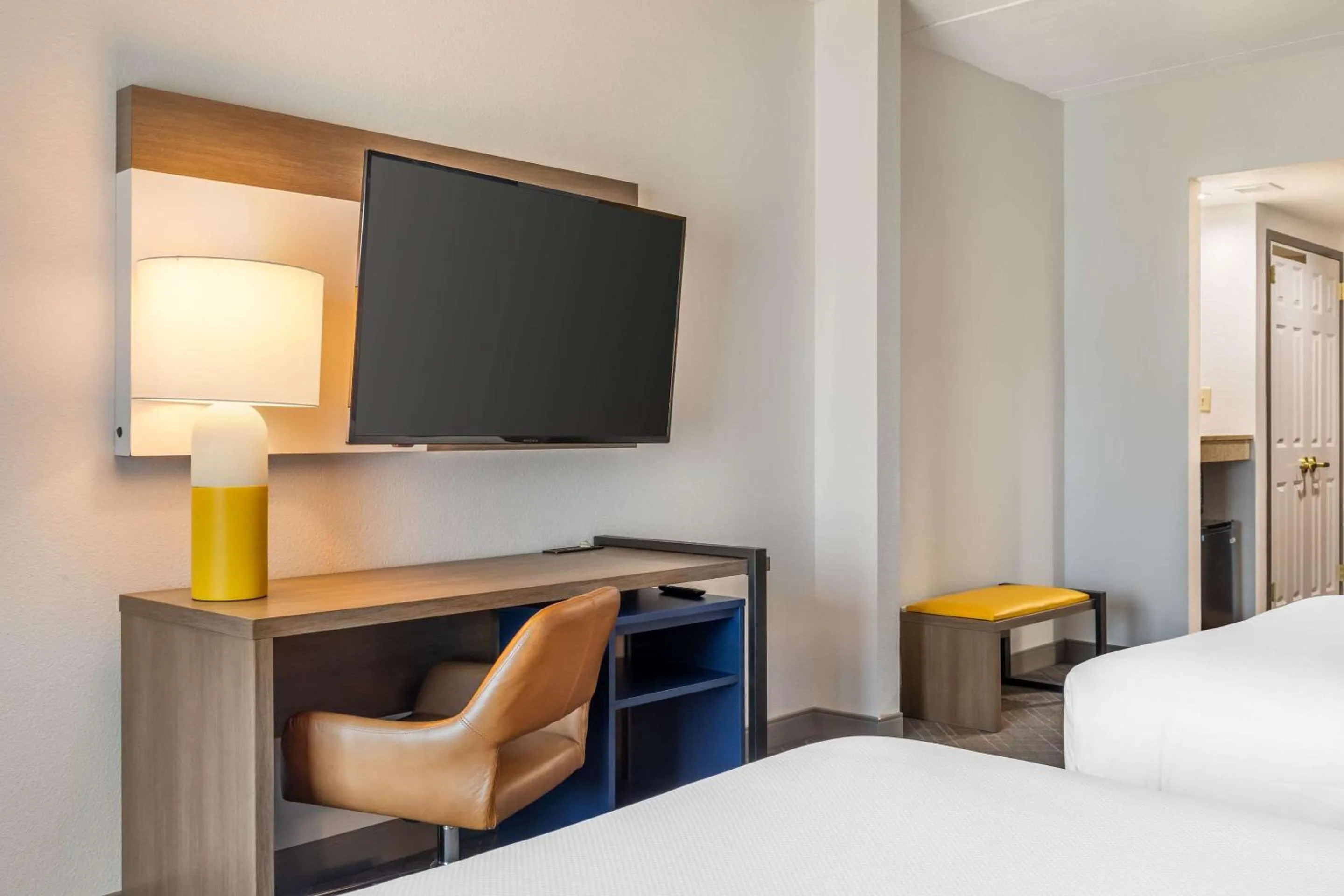 Bedroom, Bed in Wingate By Wyndham Frisco