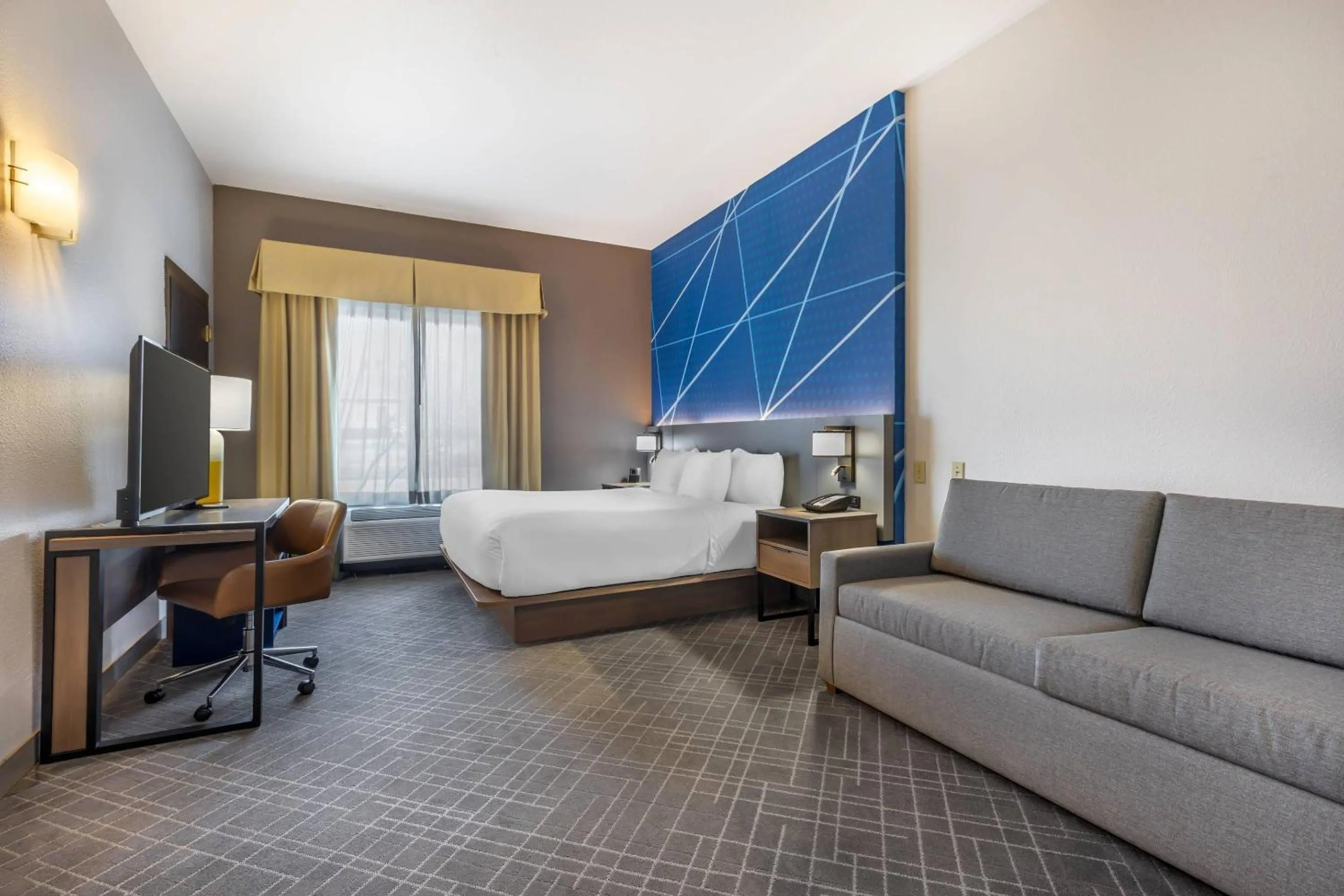 Bedroom, Bed in Comfort Inn & Suites Frisco East - McKinney