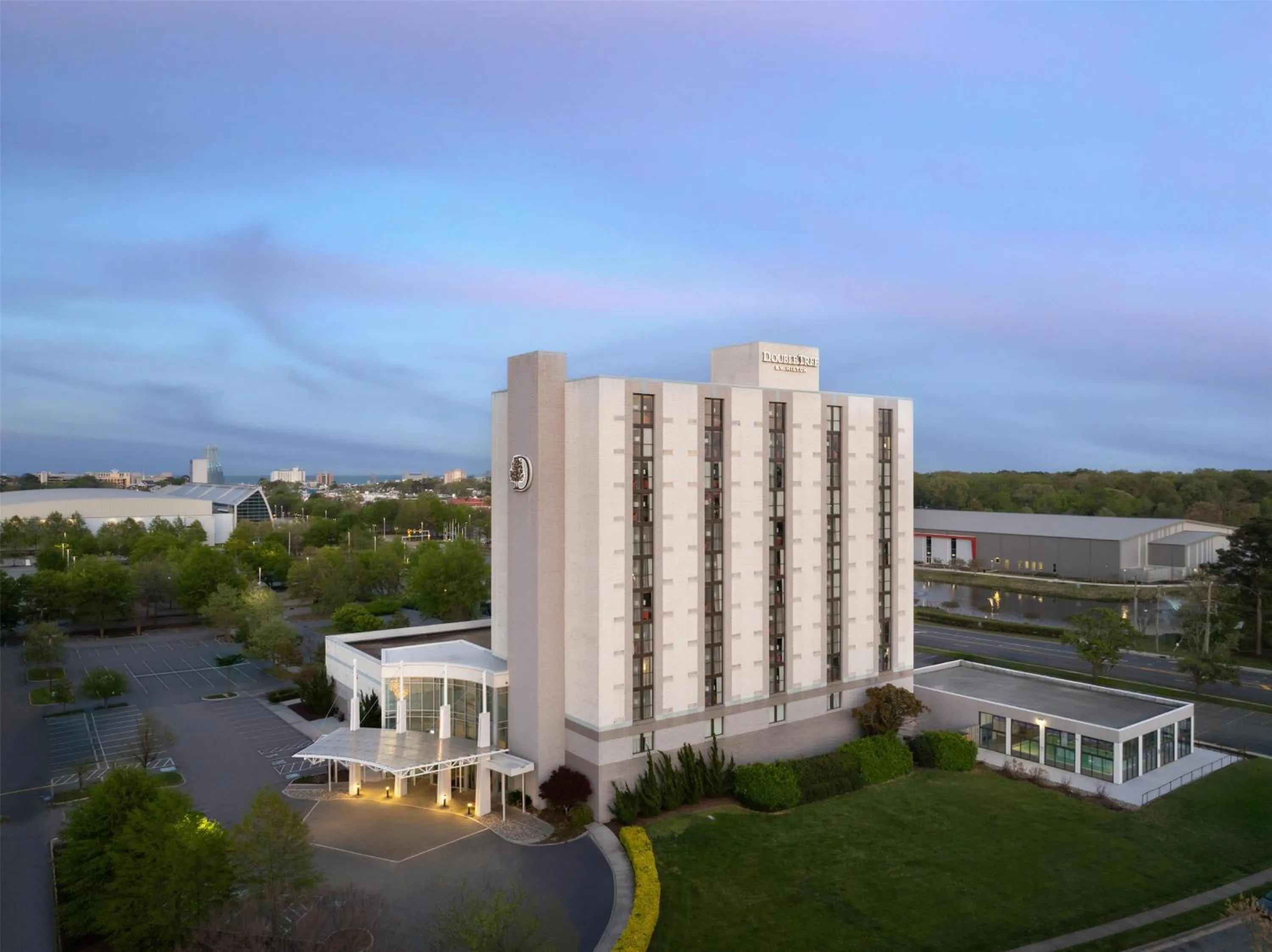 Property building in DoubleTree by Hilton Virginia Beach