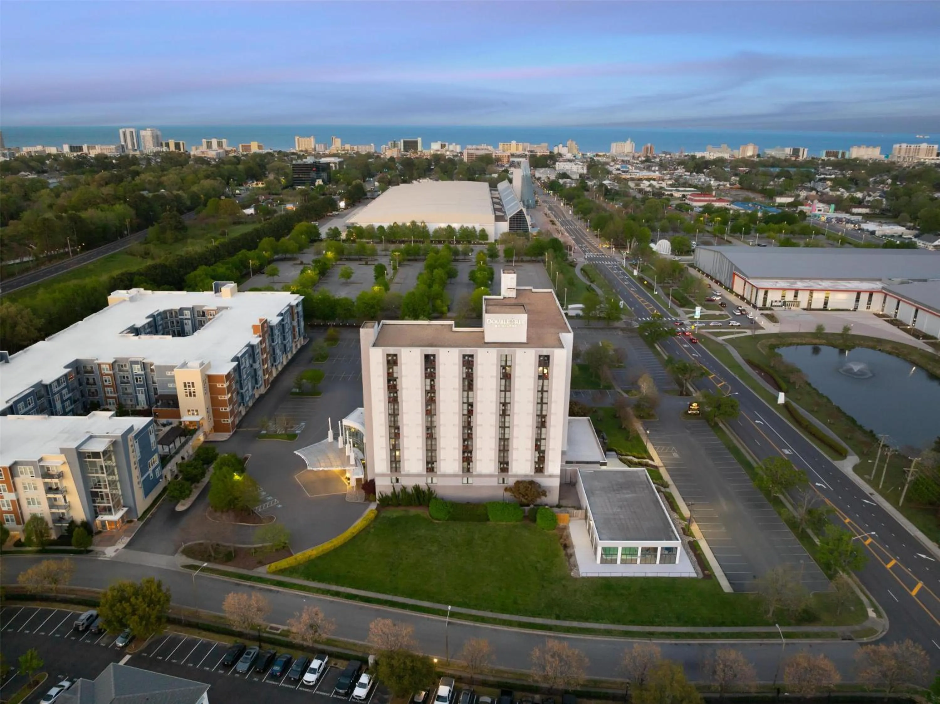 Property building in DoubleTree by Hilton Virginia Beach