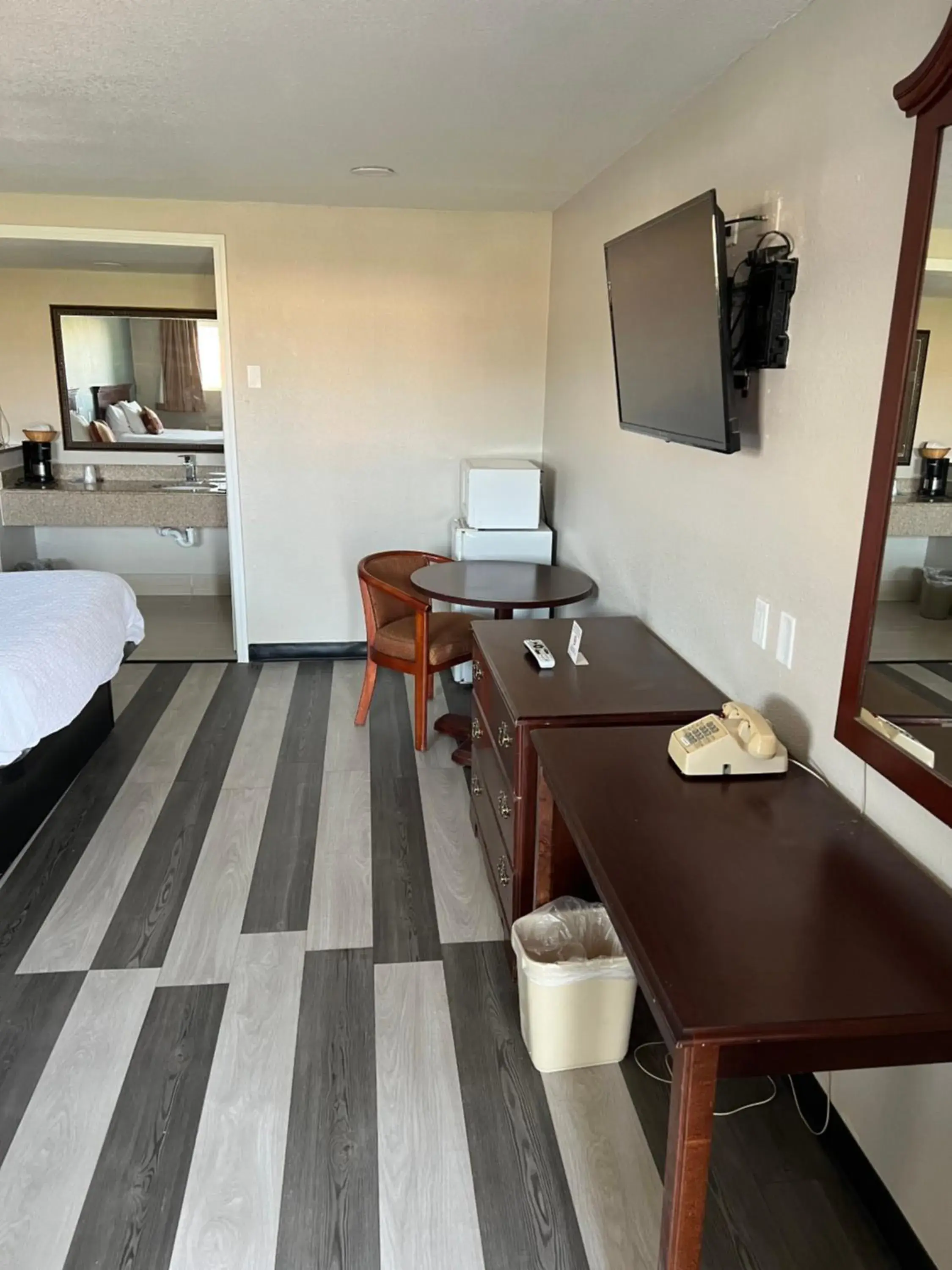 Queen Room with Two Queen Beds in Poteau Inn Queen Room with Two Queen Beds in Poteau Inn
