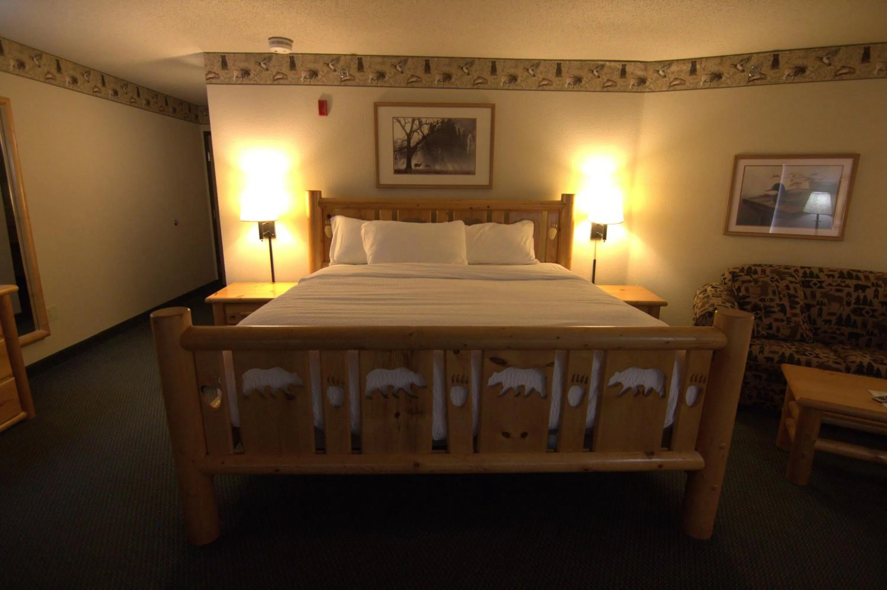 Bed in Shell Lake Lodge, a Travelodge by Wyndham