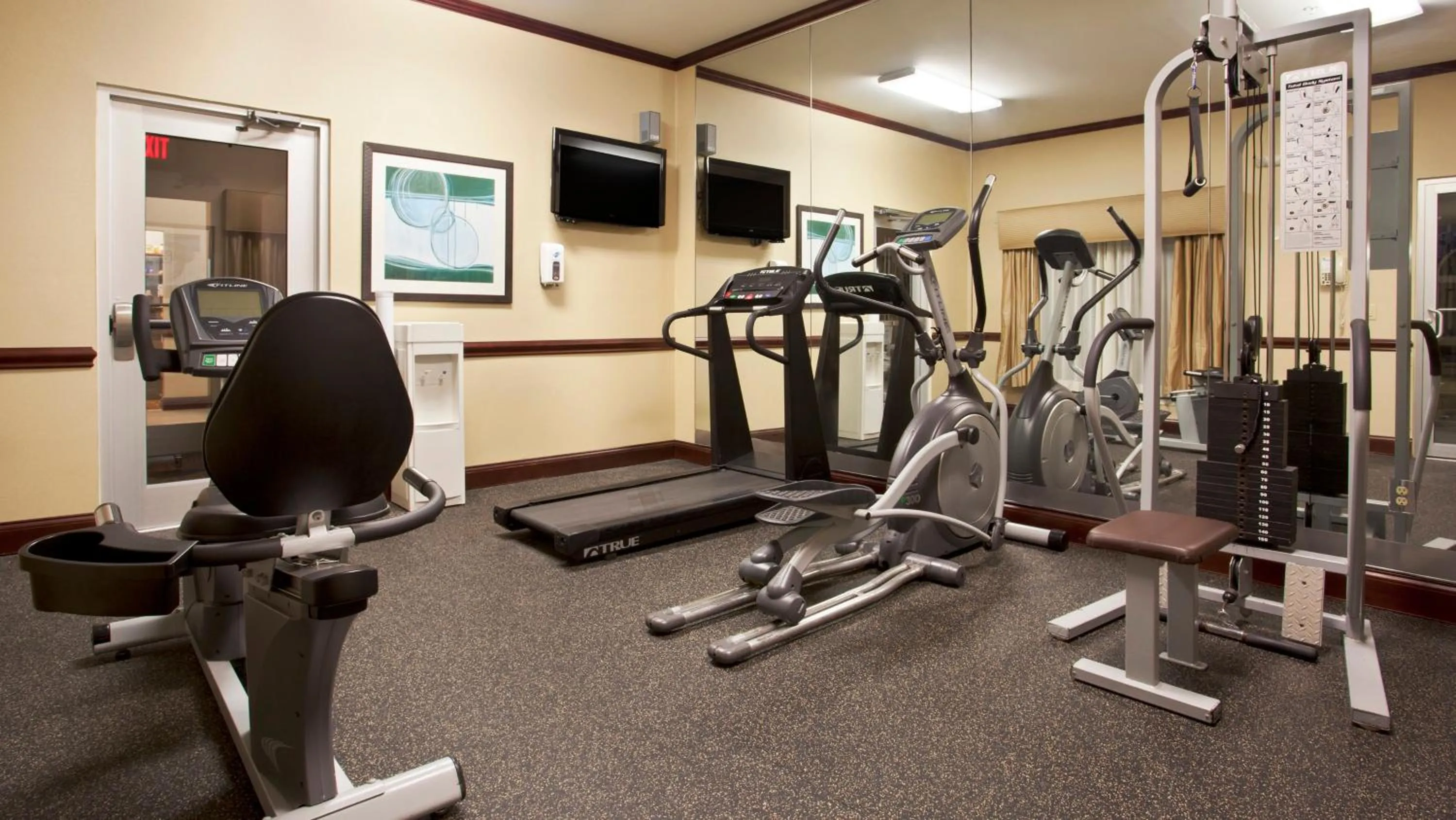 Fitness centre/facilities in Holiday Inn Express and Suites Allentown West by IHG