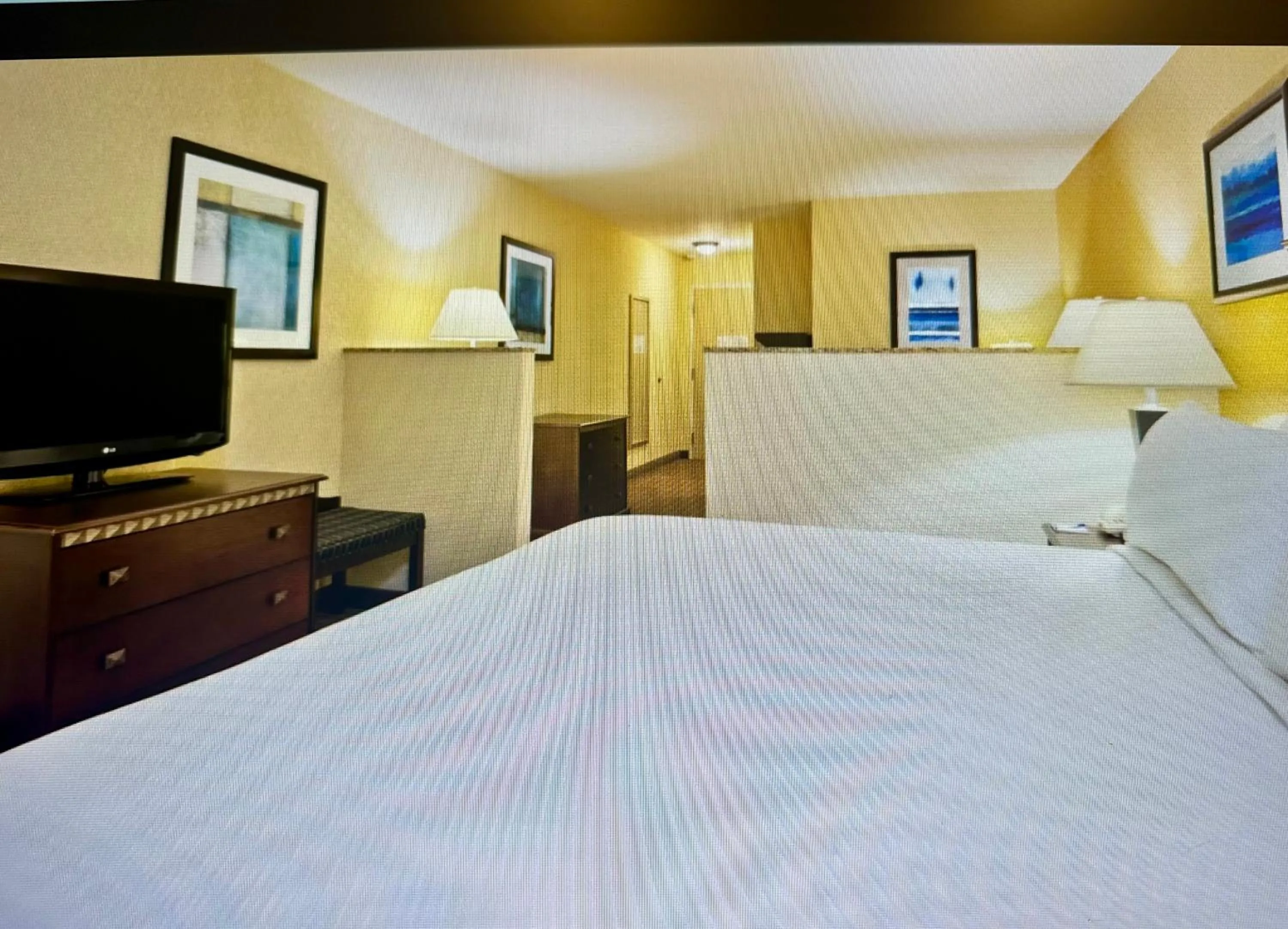 Bed in Holiday Inn Express and Suites Allentown West by IHG