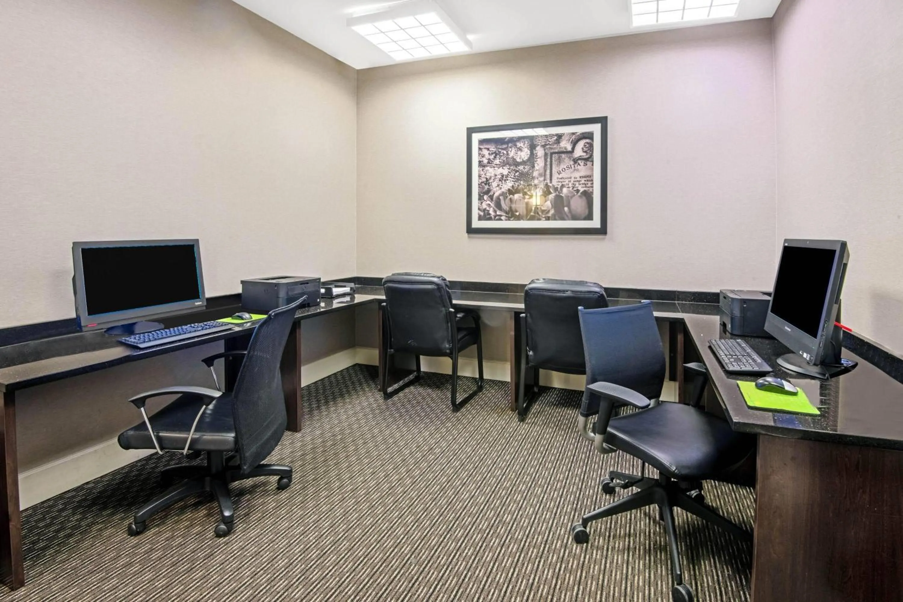 Business facilities in La Quinta by Wyndham San Antonio Airport